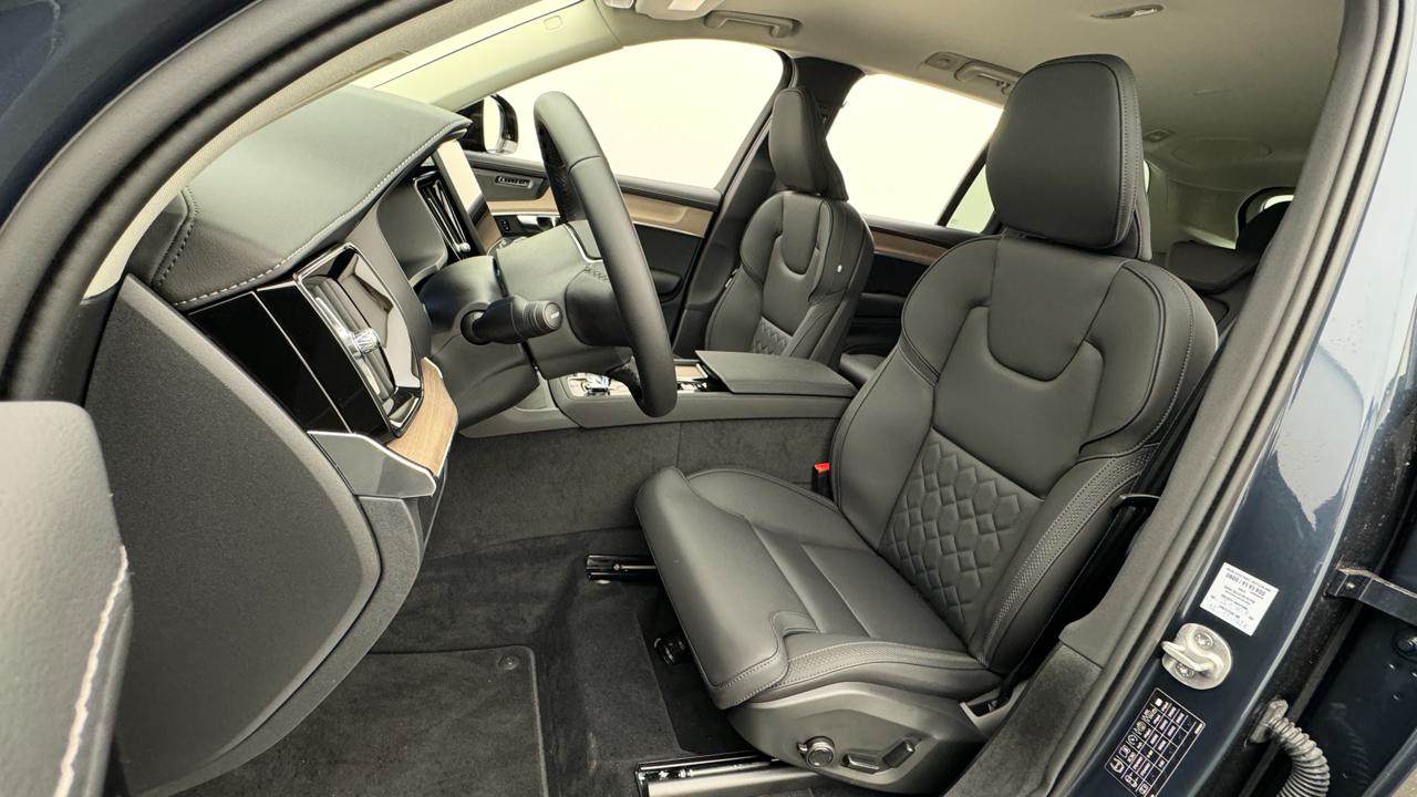 VOLVO XC90 T8 eAWD PluginHybrid Plus Dark Geartronic-image-4