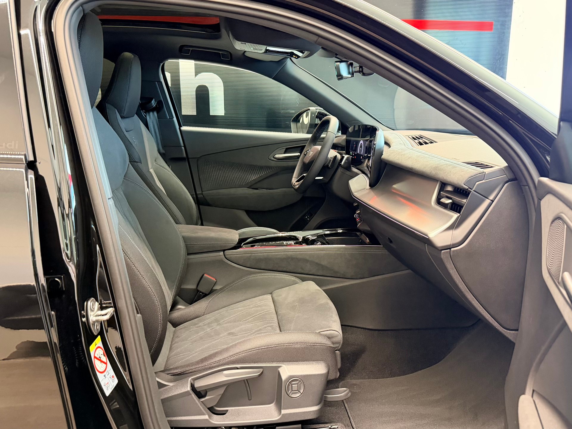 AUDI Q3 Sportback e-hybrid 200 kW S tronig-image-21
