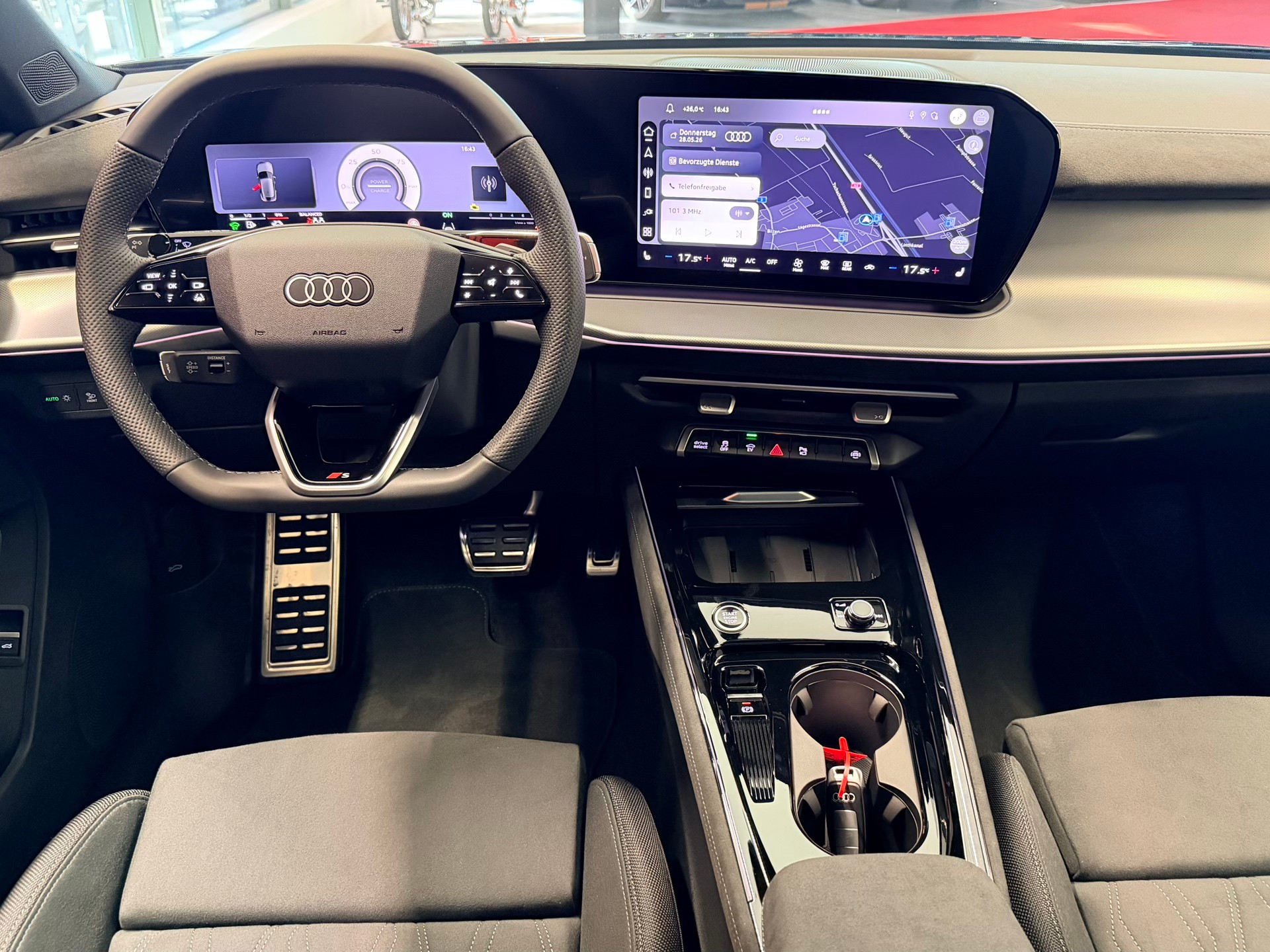 AUDI Q3 Sportback e-hybrid 200 kW S tronig-image-18