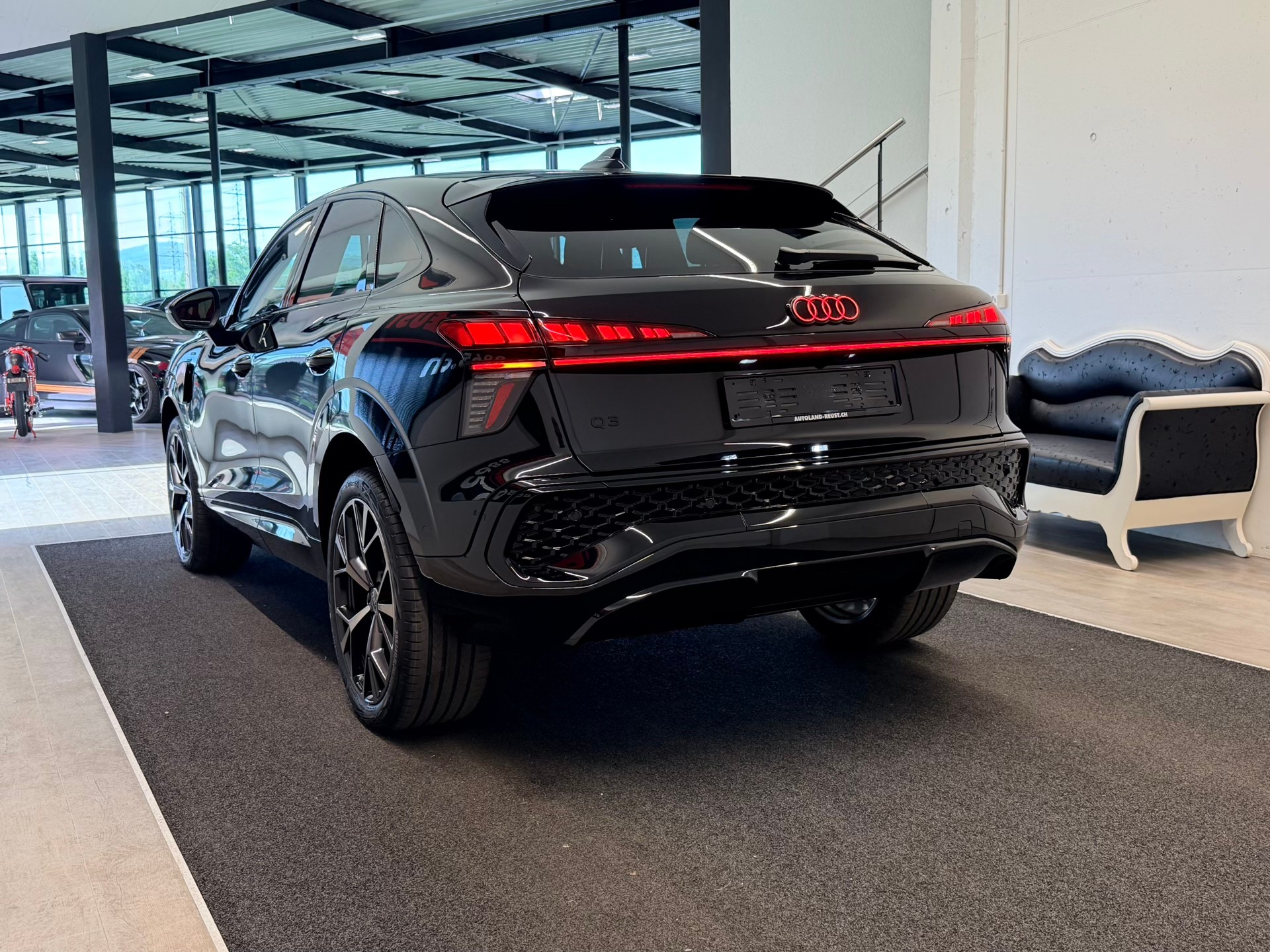 AUDI Q3 Sportback e-hybrid 200 kW S tronig-image-8