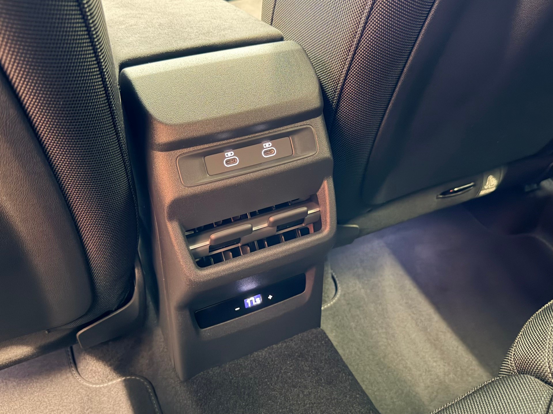 AUDI Q3 Sportback e-hybrid 200 kW S tronig-image-17