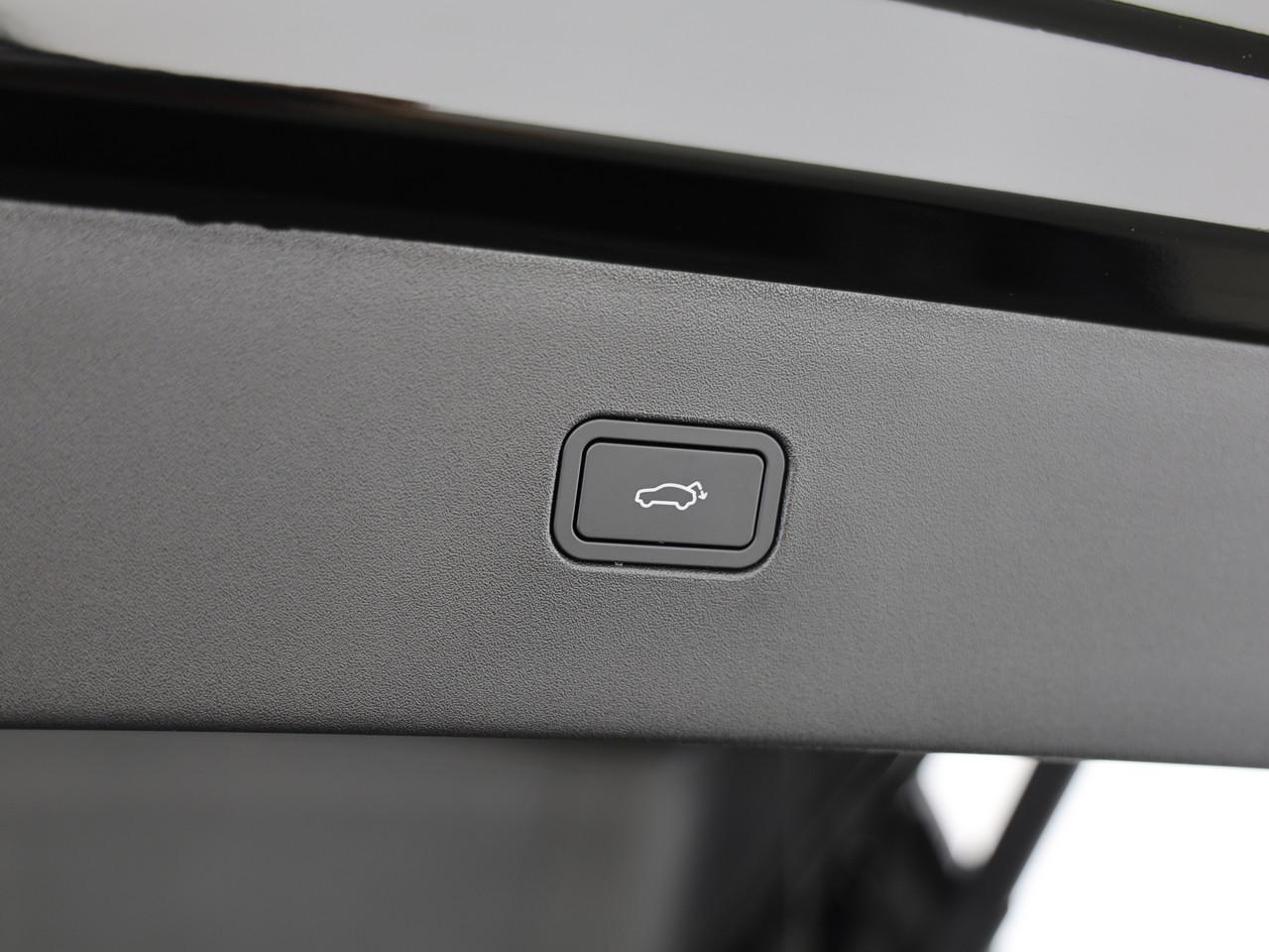 VOLVO EX30 E60 Plus Swiss Black Edition-image-16