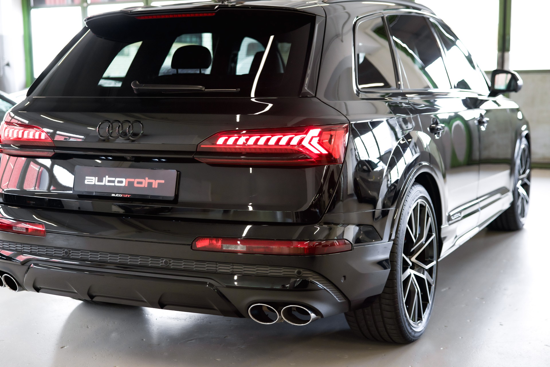 AUDI SQ7 TFSI quattro tiptronic-image-12