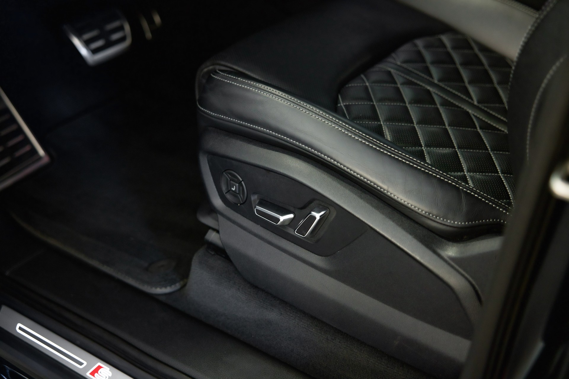 AUDI SQ7 TFSI quattro tiptronic-image-19