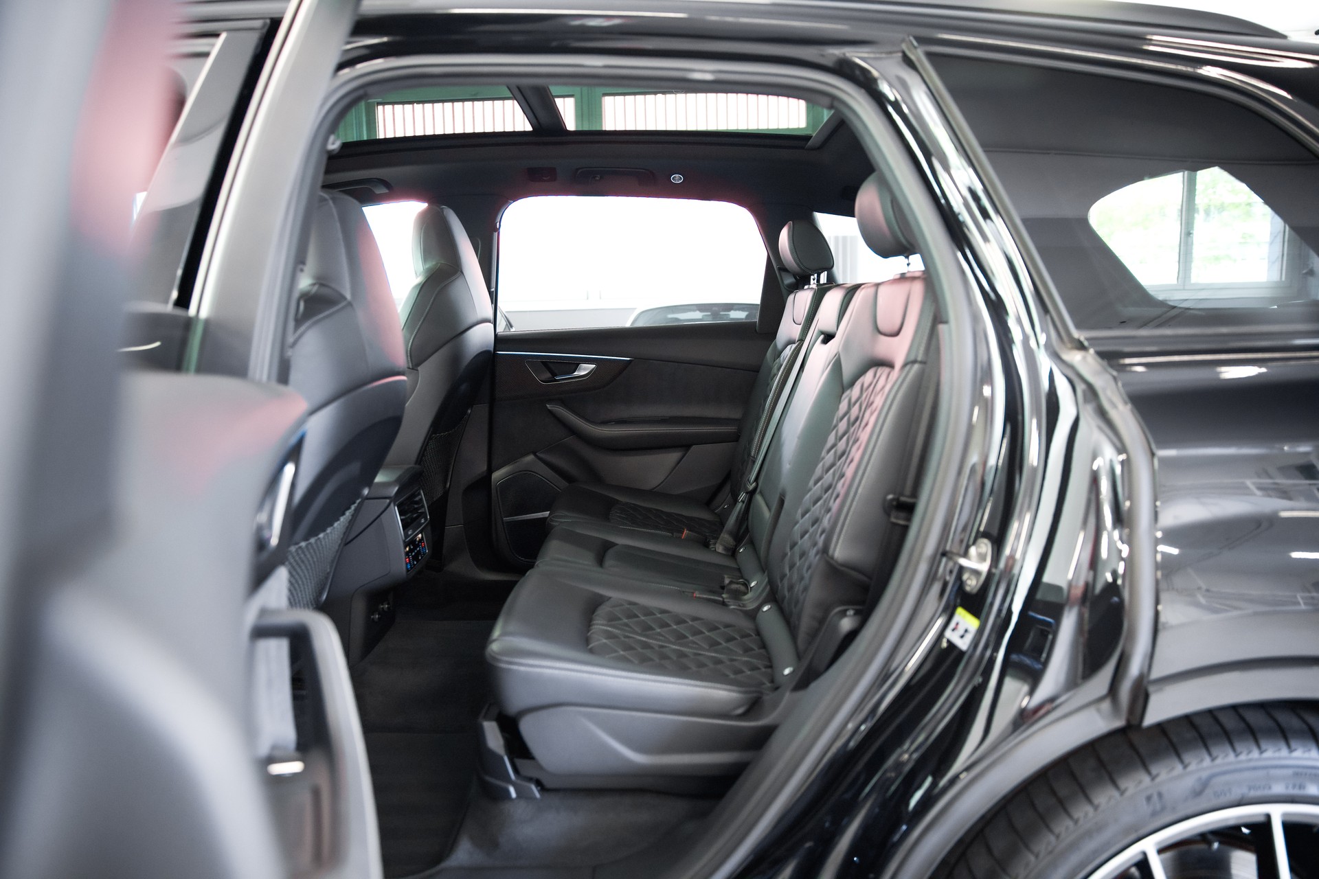 AUDI SQ7 TFSI quattro tiptronic-image-21