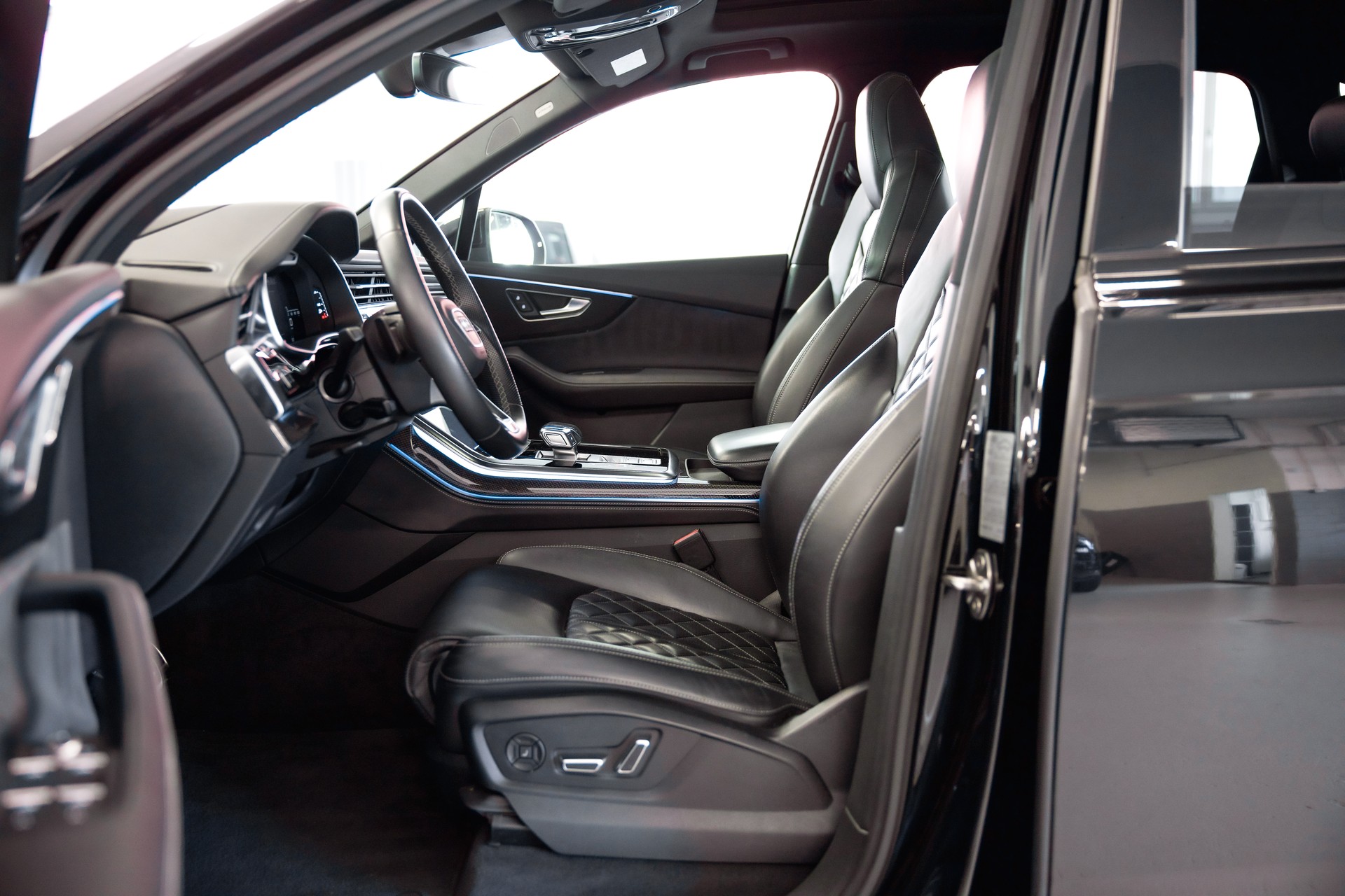 AUDI SQ7 TFSI quattro tiptronic-image-17