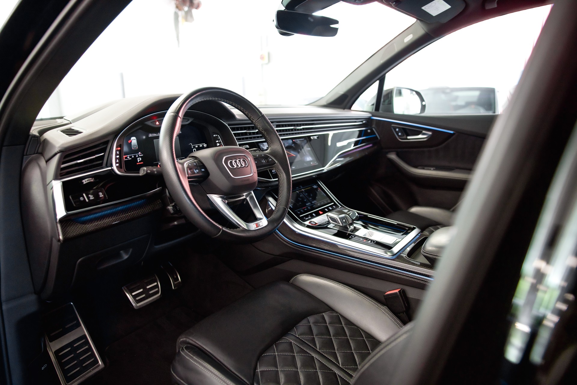 AUDI SQ7 TFSI quattro tiptronic-image-16