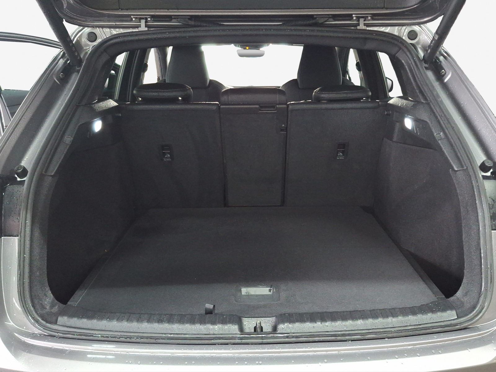 AUDI Q4 e-tron 45 quattro-image-12