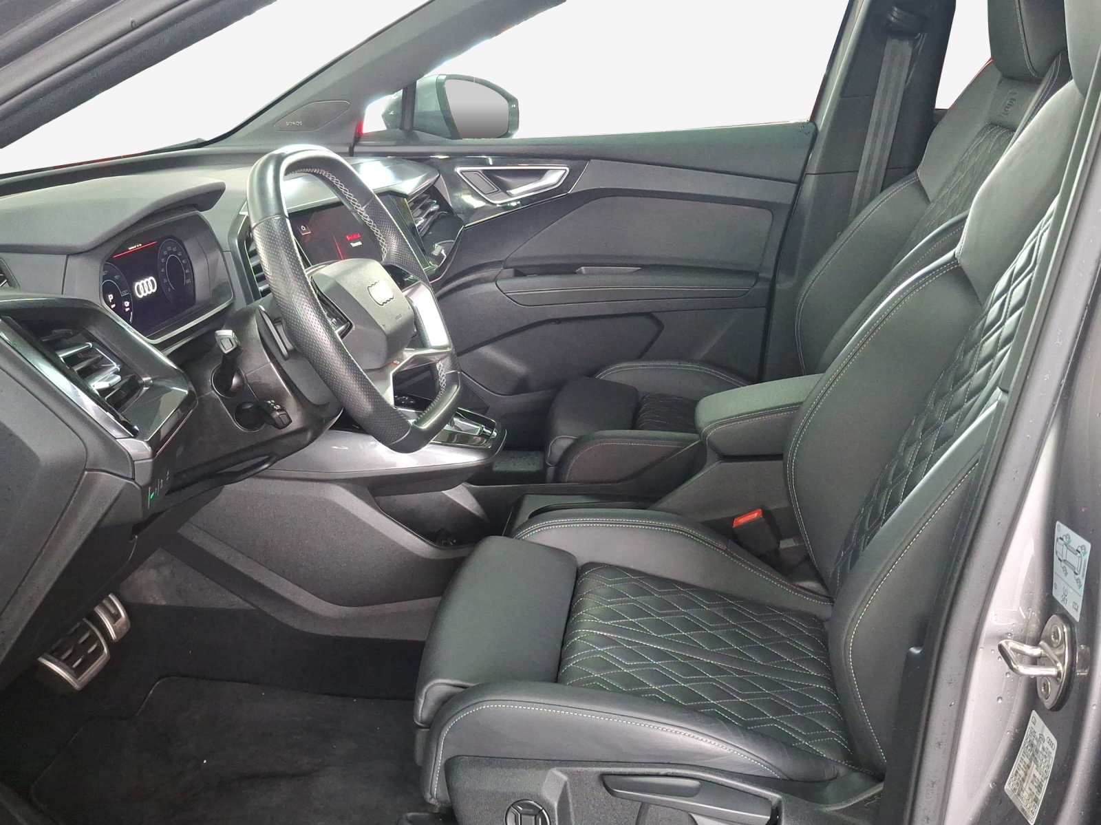 AUDI Q4 e-tron 45 quattro-image-7