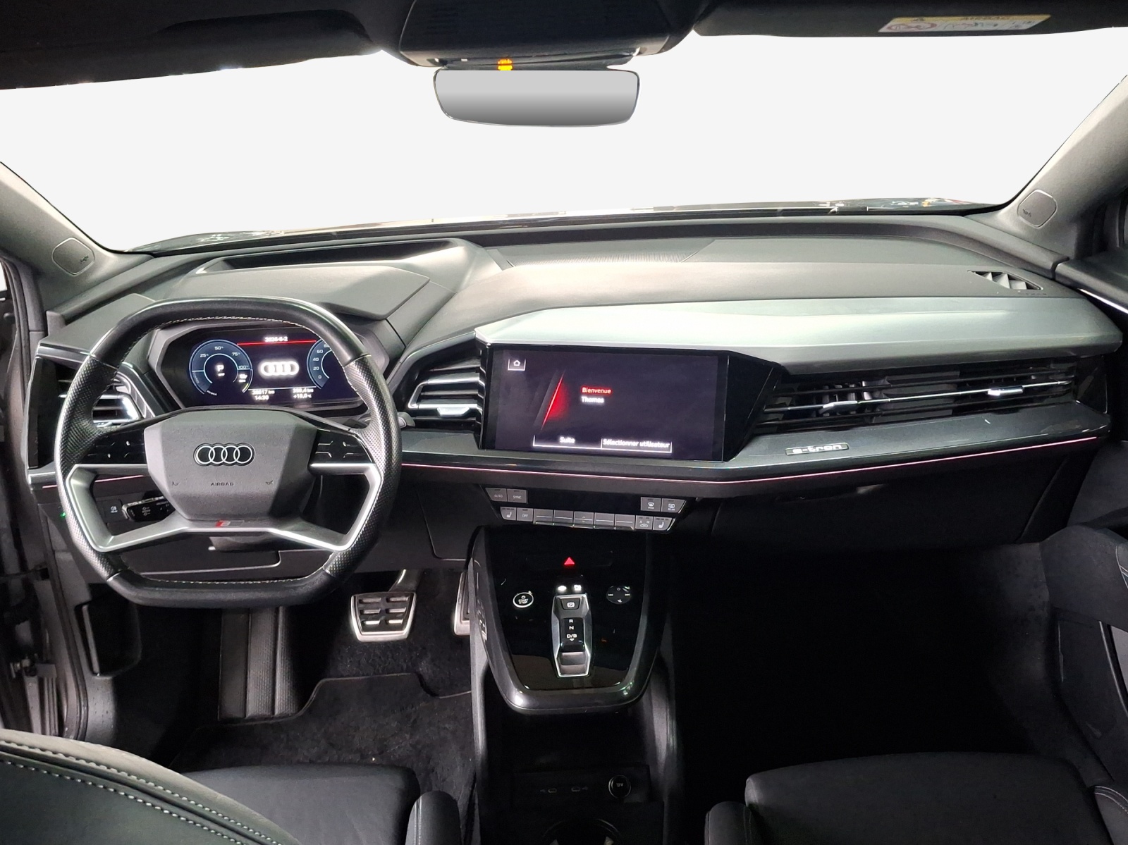 AUDI Q4 e-tron 45 quattro-image-10