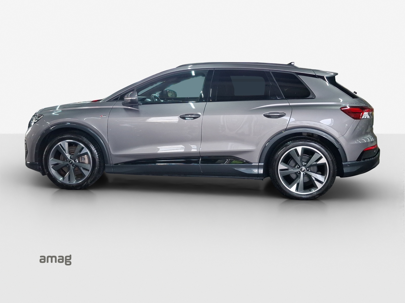 AUDI Q4 e-tron 45 quattro-showroom-element-1