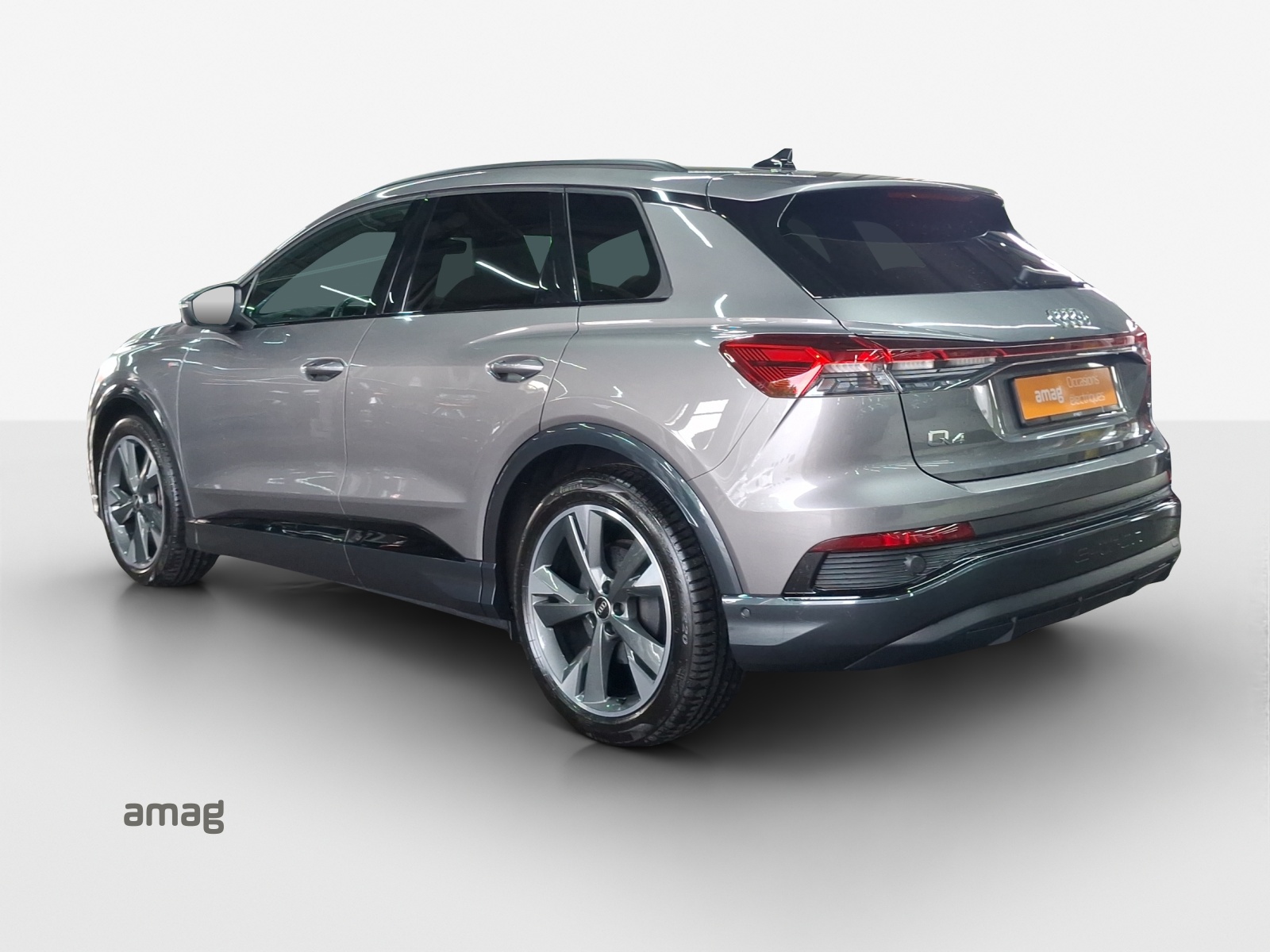 AUDI Q4 e-tron 45 quattro-showroom-element-2