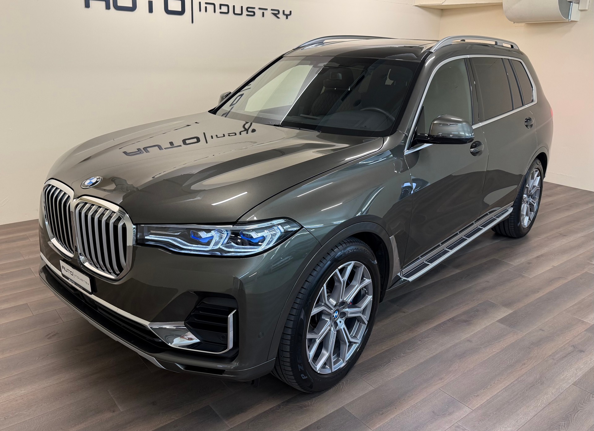 BMW X7 xDrive 48V 40i Steptronic-showroom-element-1
