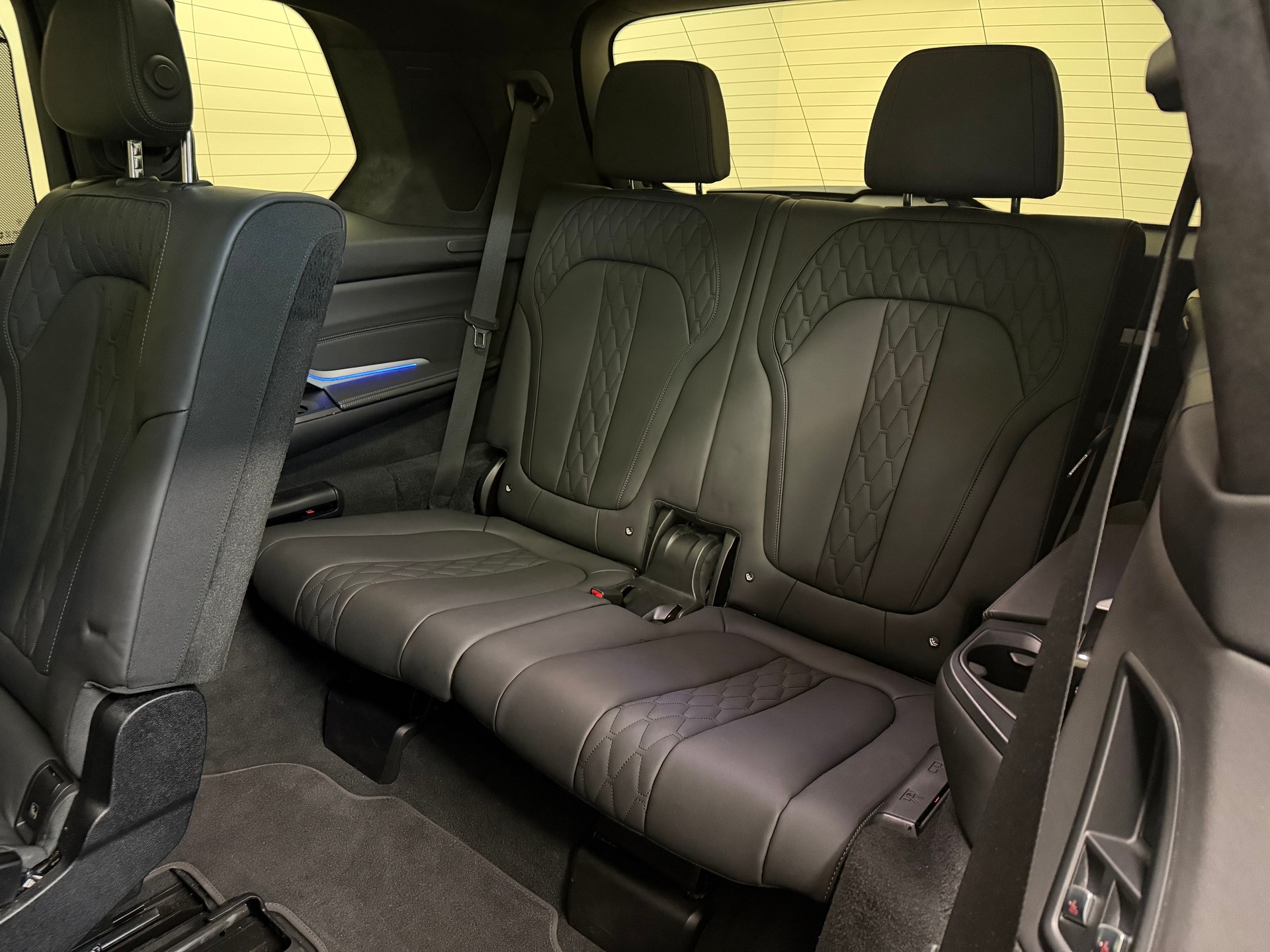 BMW X7 xDrive 48V 40i Steptronic-image-24