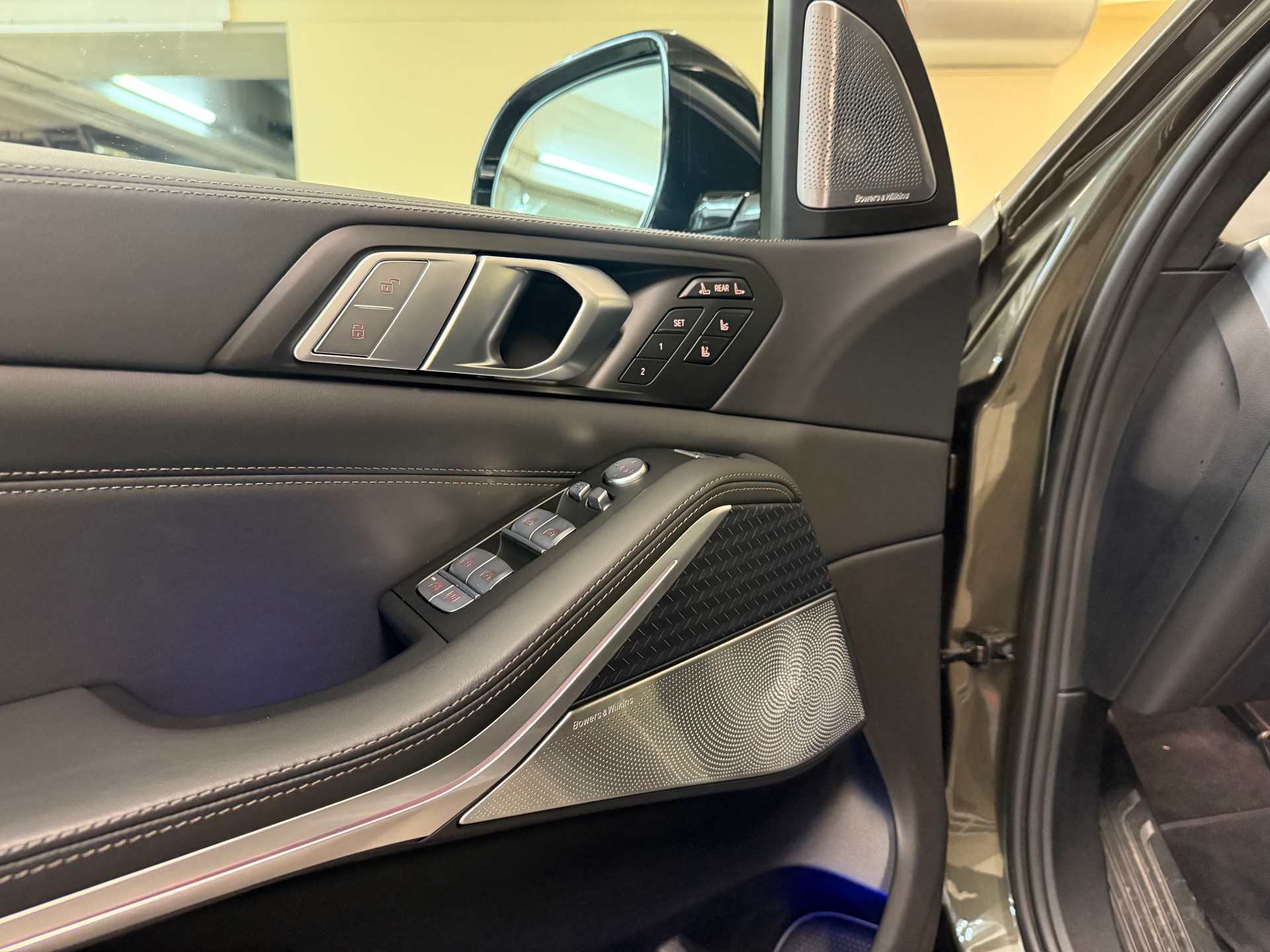 BMW X7 xDrive 48V 40i Steptronic-image-12