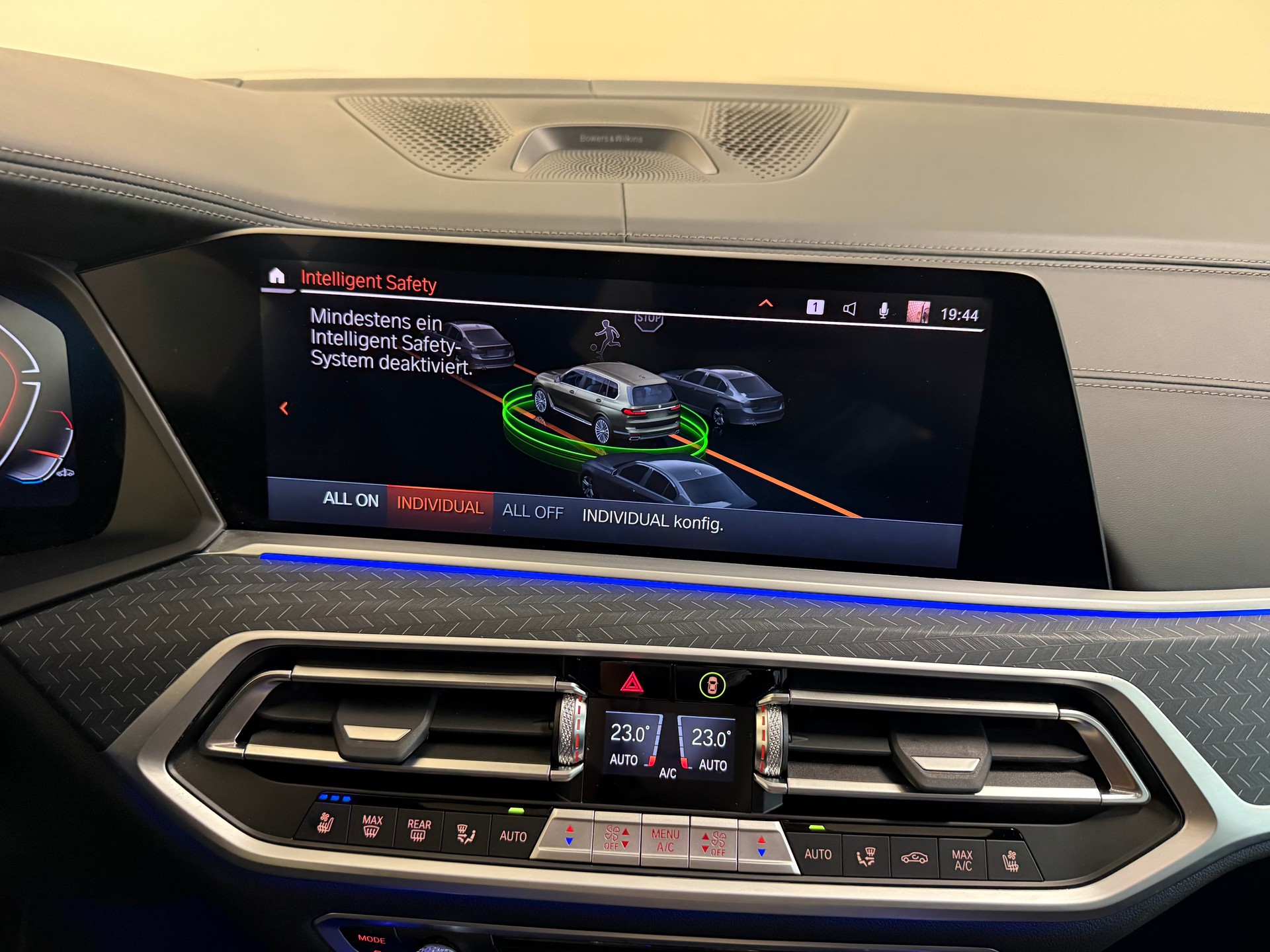 BMW X7 xDrive 48V 40i Steptronic-image-17
