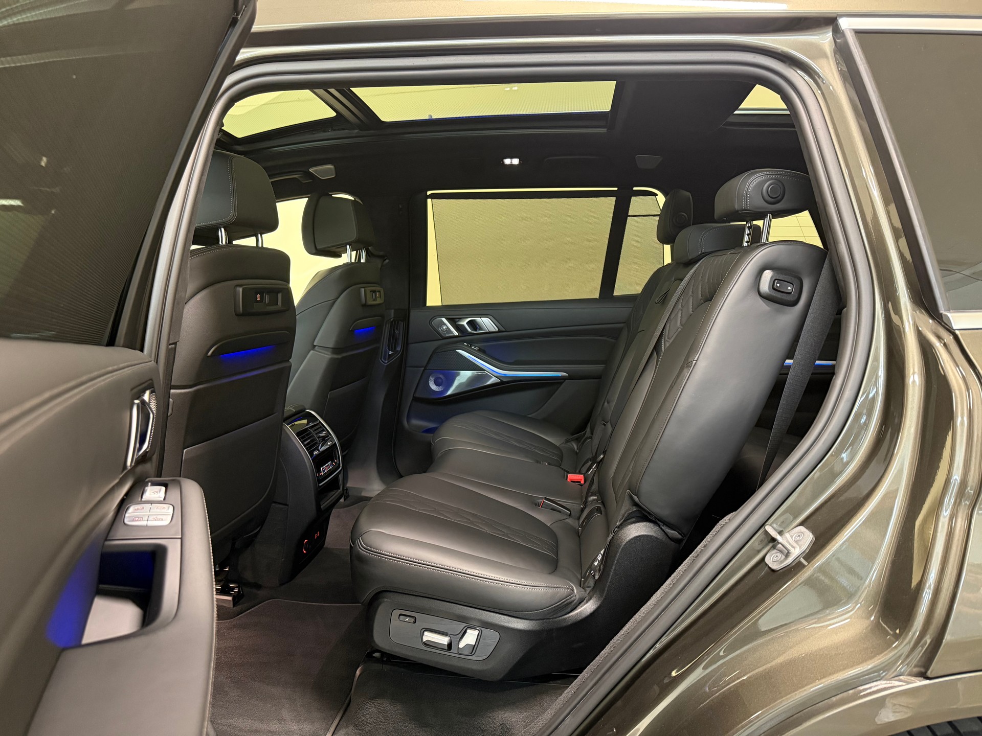 BMW X7 xDrive 48V 40i Steptronic-image-23