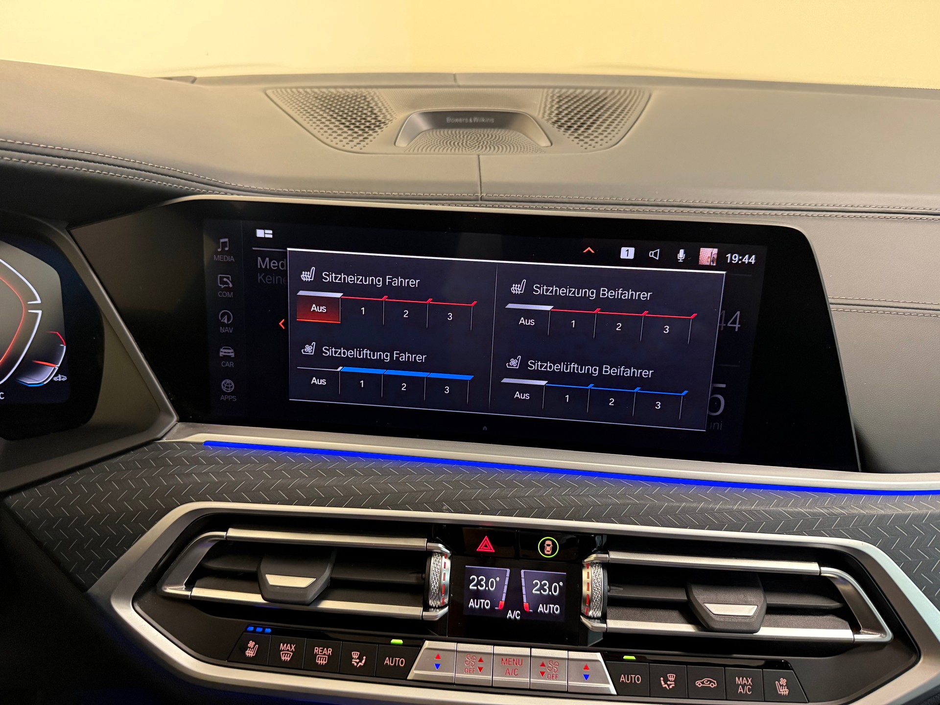 BMW X7 xDrive 48V 40i Steptronic-image-19