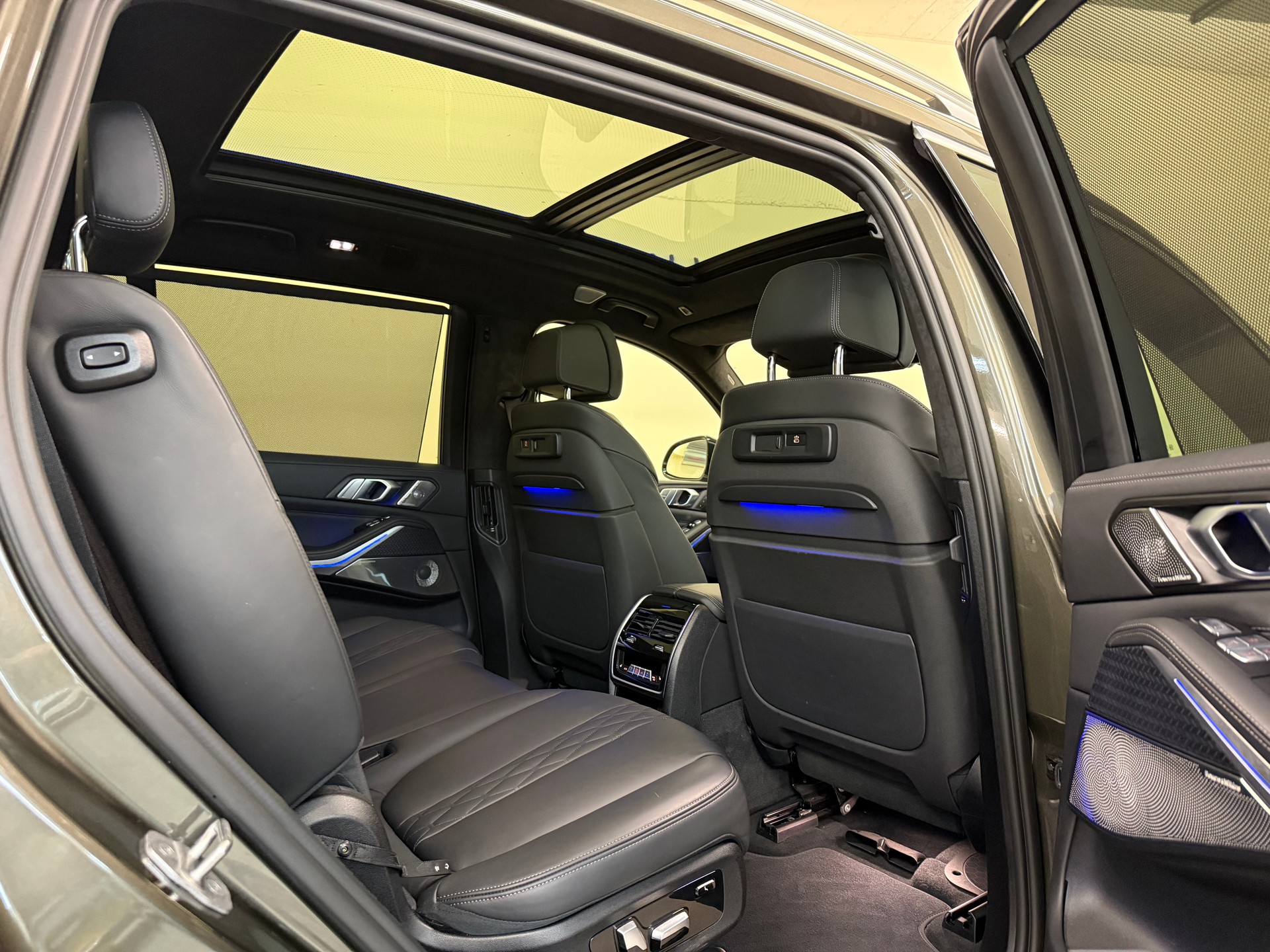 BMW X7 xDrive 48V 40i Steptronic-image-29