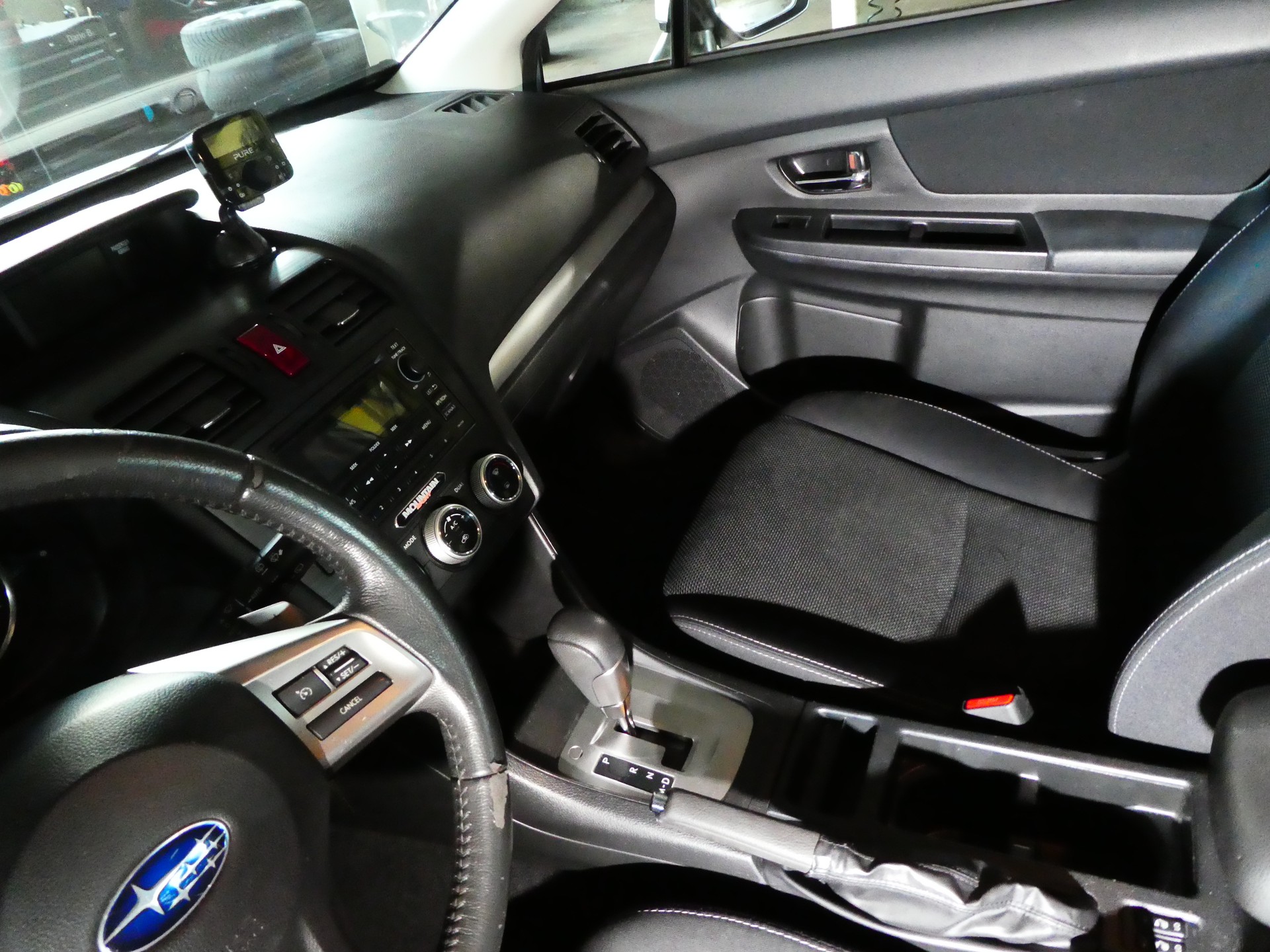 SUBARU XV 2.0 Swiss Two AWD CVT-image-10
