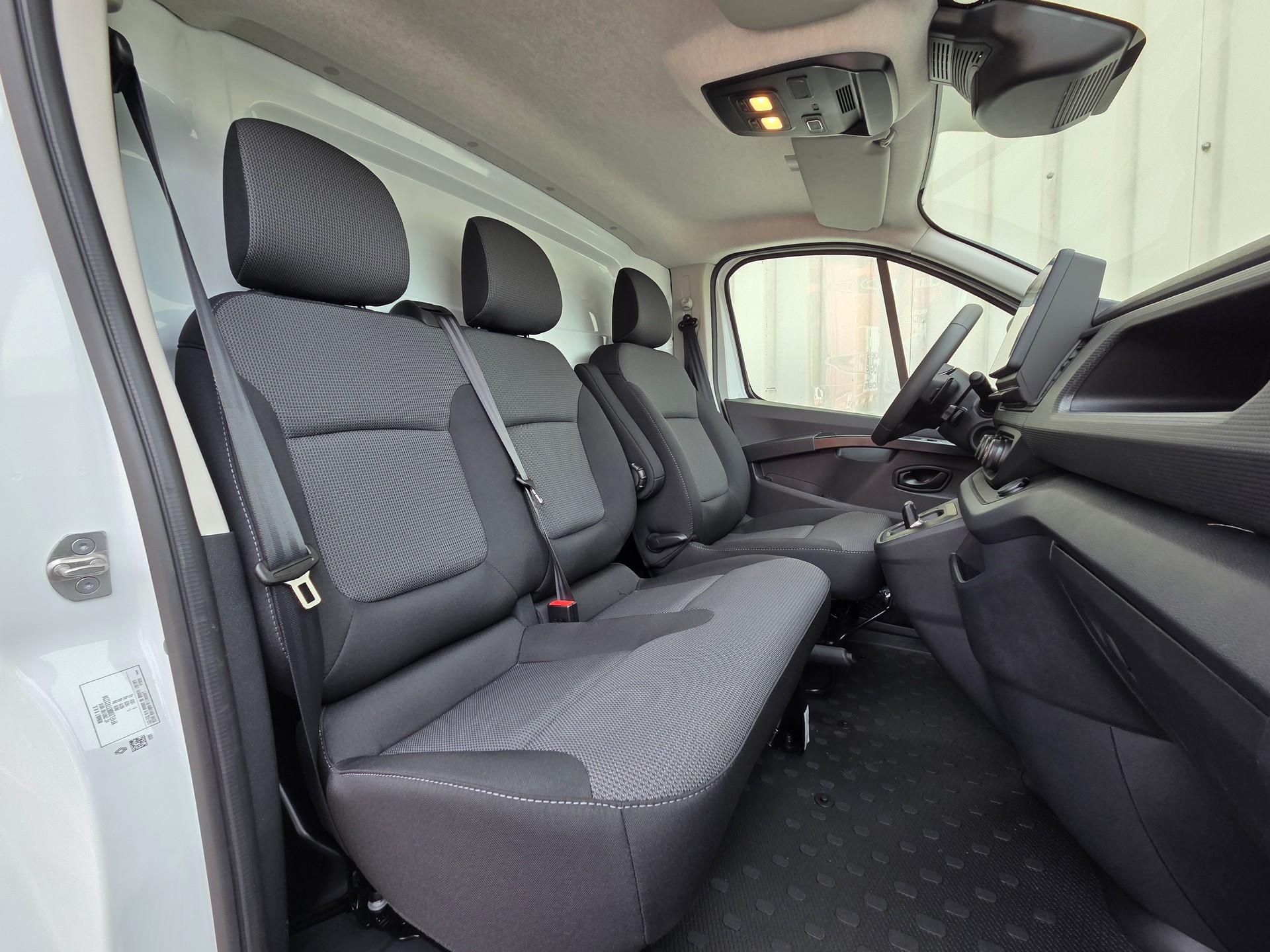 RENAULT Trafic Kaw. 3.0 t L2 H1 2.0 dCi Blue 150 Advance-image-5