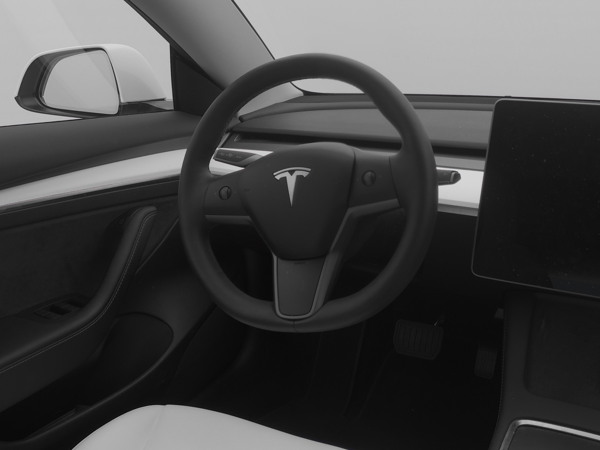 TESLA Model 3-image-6