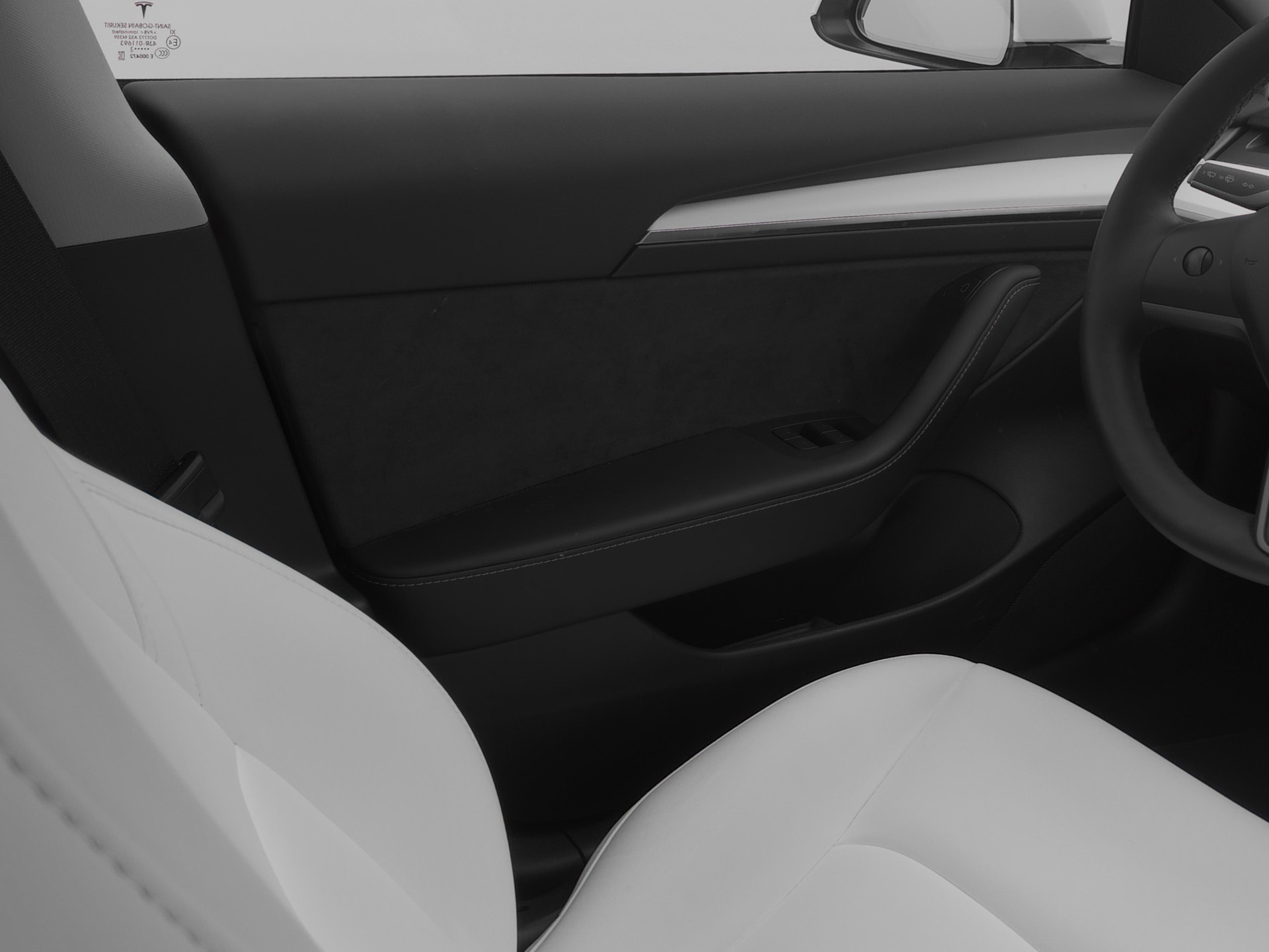 TESLA Model 3-image-9