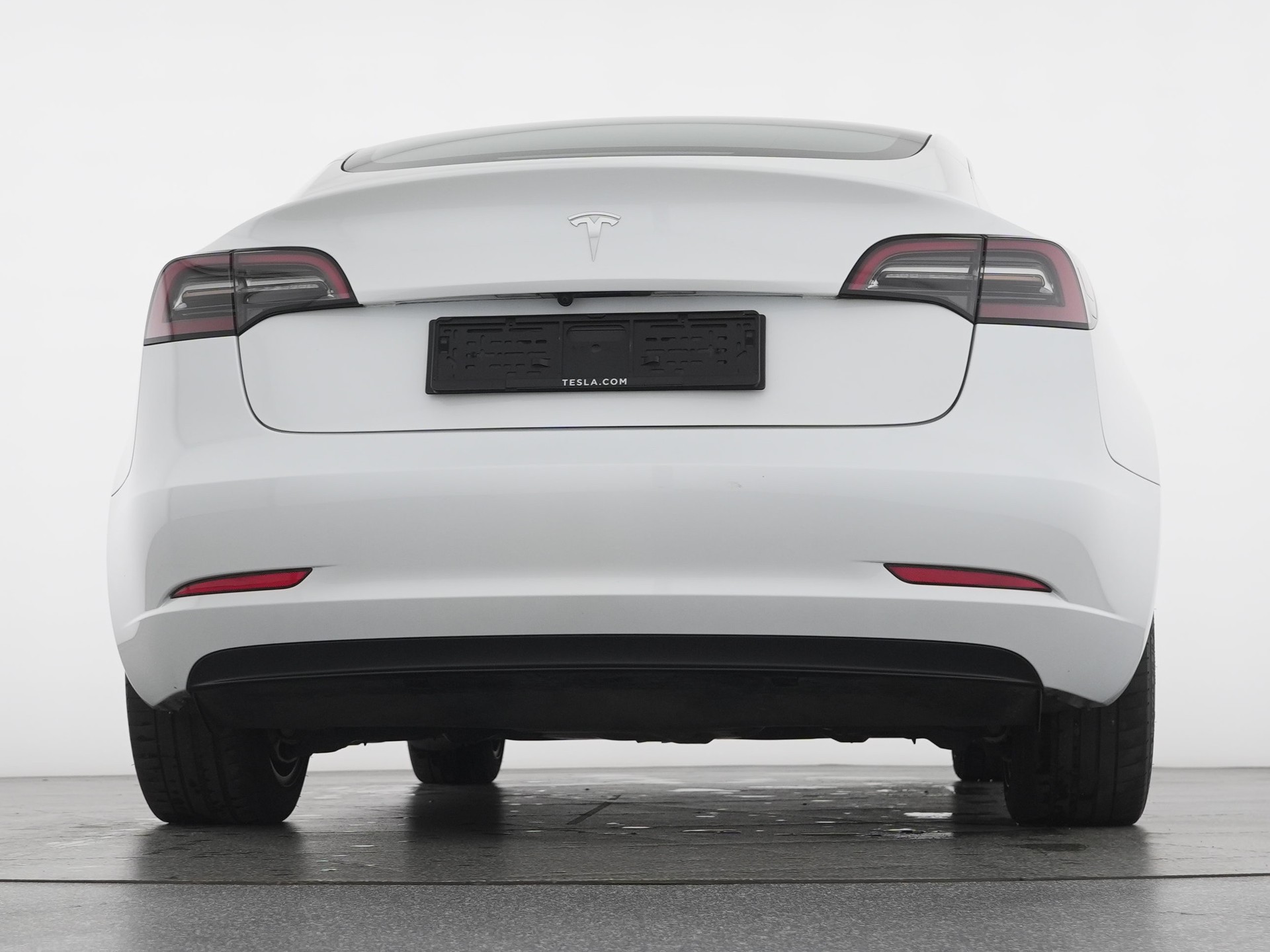 TESLA Model 3-image-4