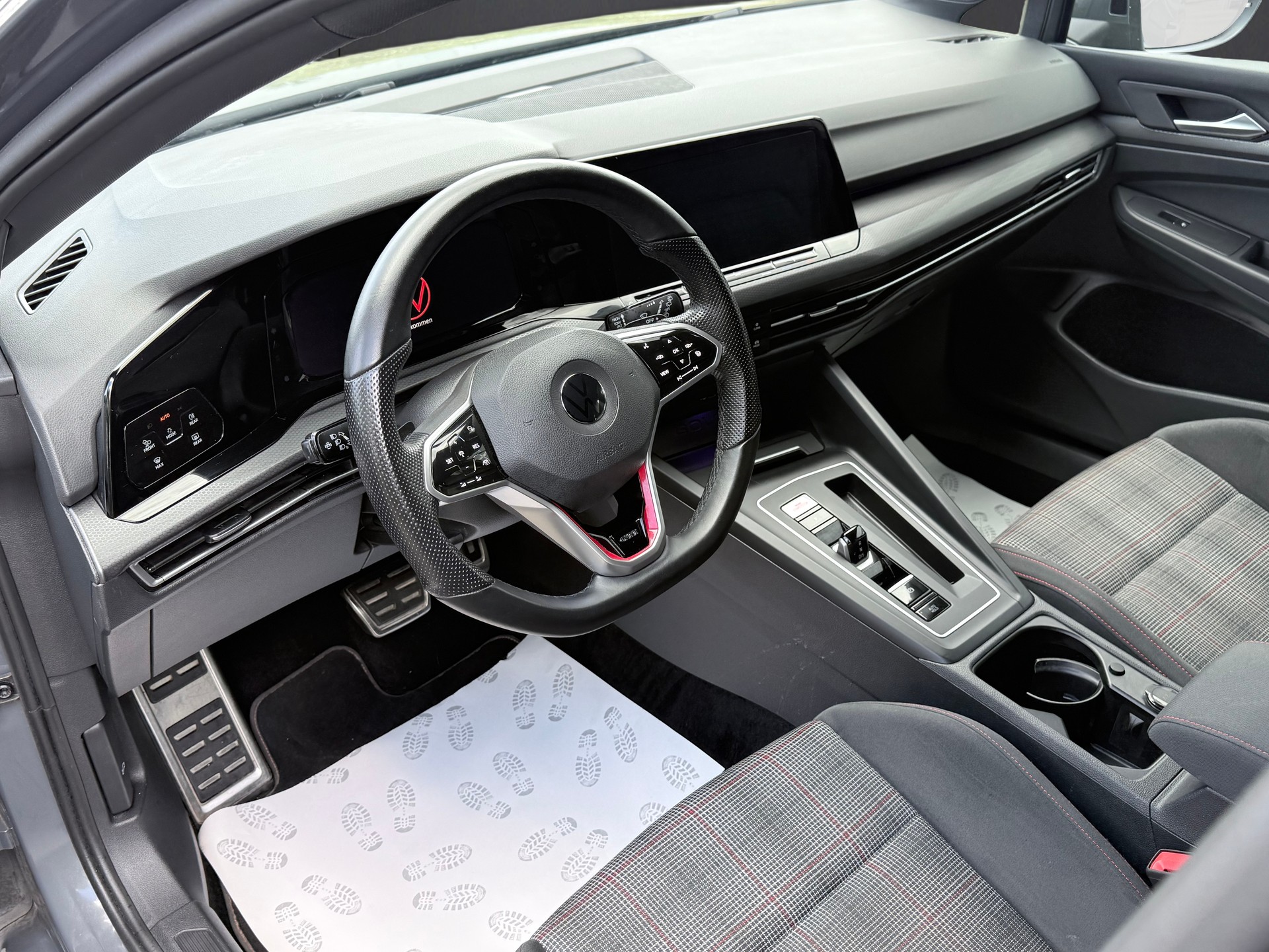 VW Golf 2.0 TSI GTI DSG-image-11