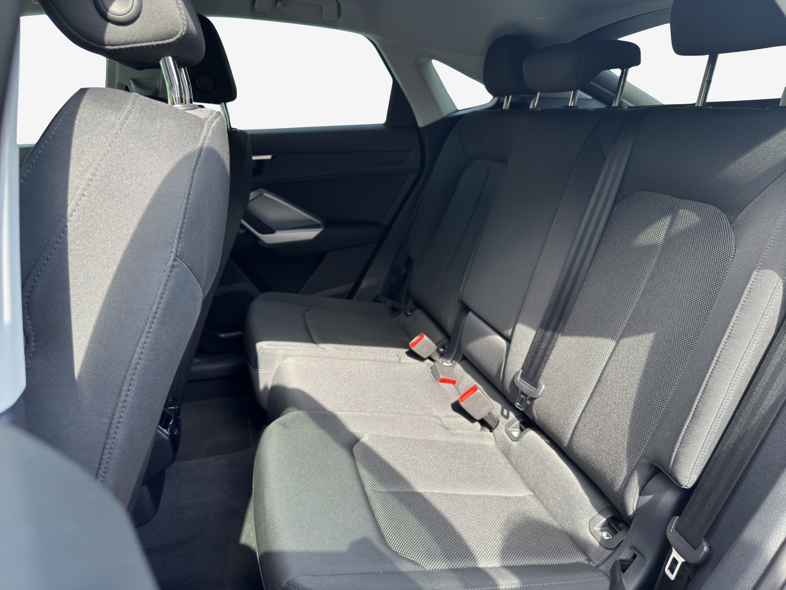 AUDI Q3 Sportback 40 TDI quattro S-tronic-image-11
