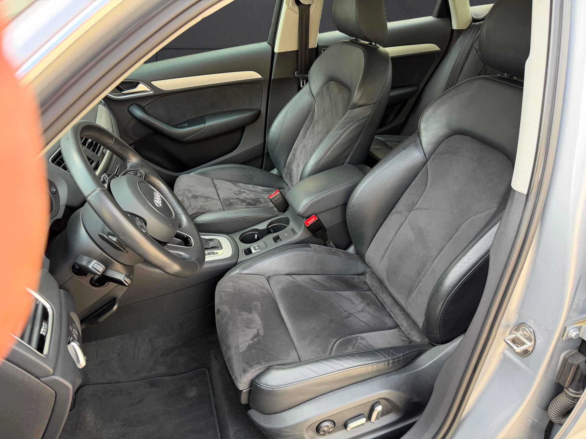 AUDI Q3 2.0 TDI sport quattro S-tronic-image-16