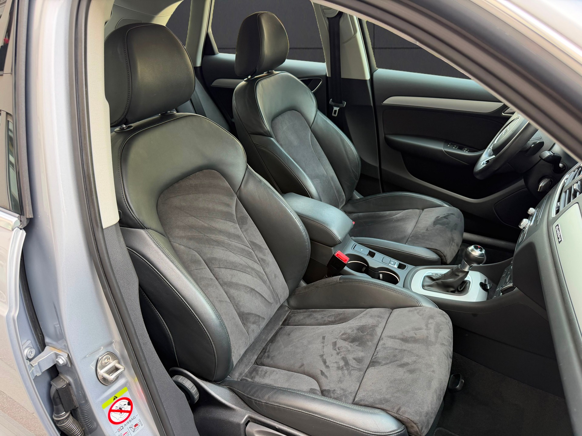 AUDI Q3 2.0 TDI sport quattro S-tronic-image-19