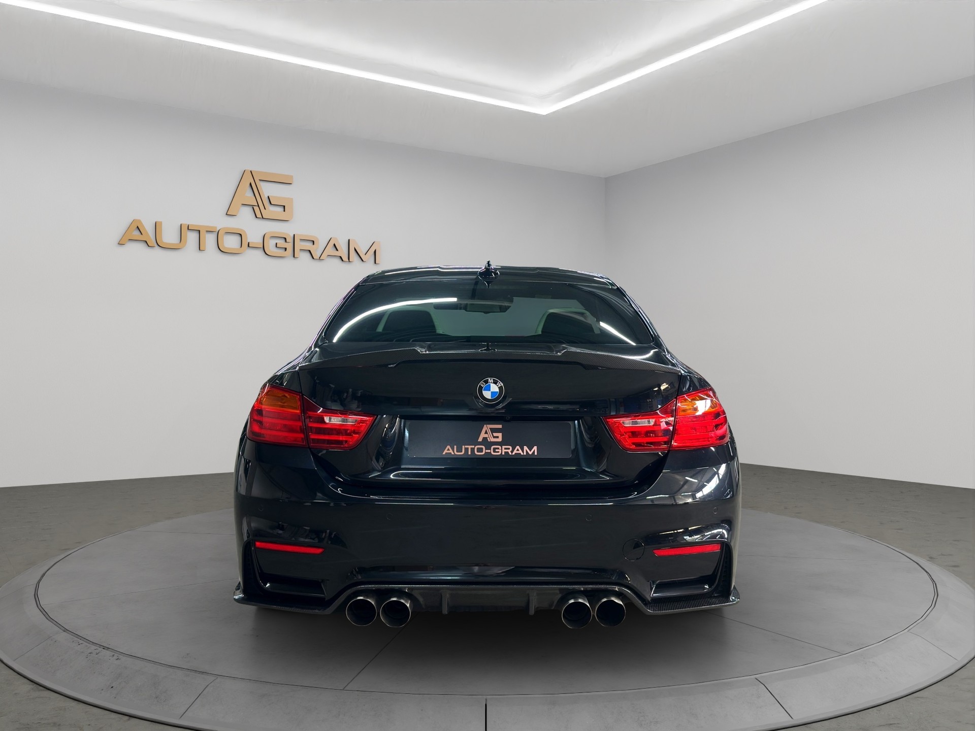 BMW M4 Coupé-showroom-element-3