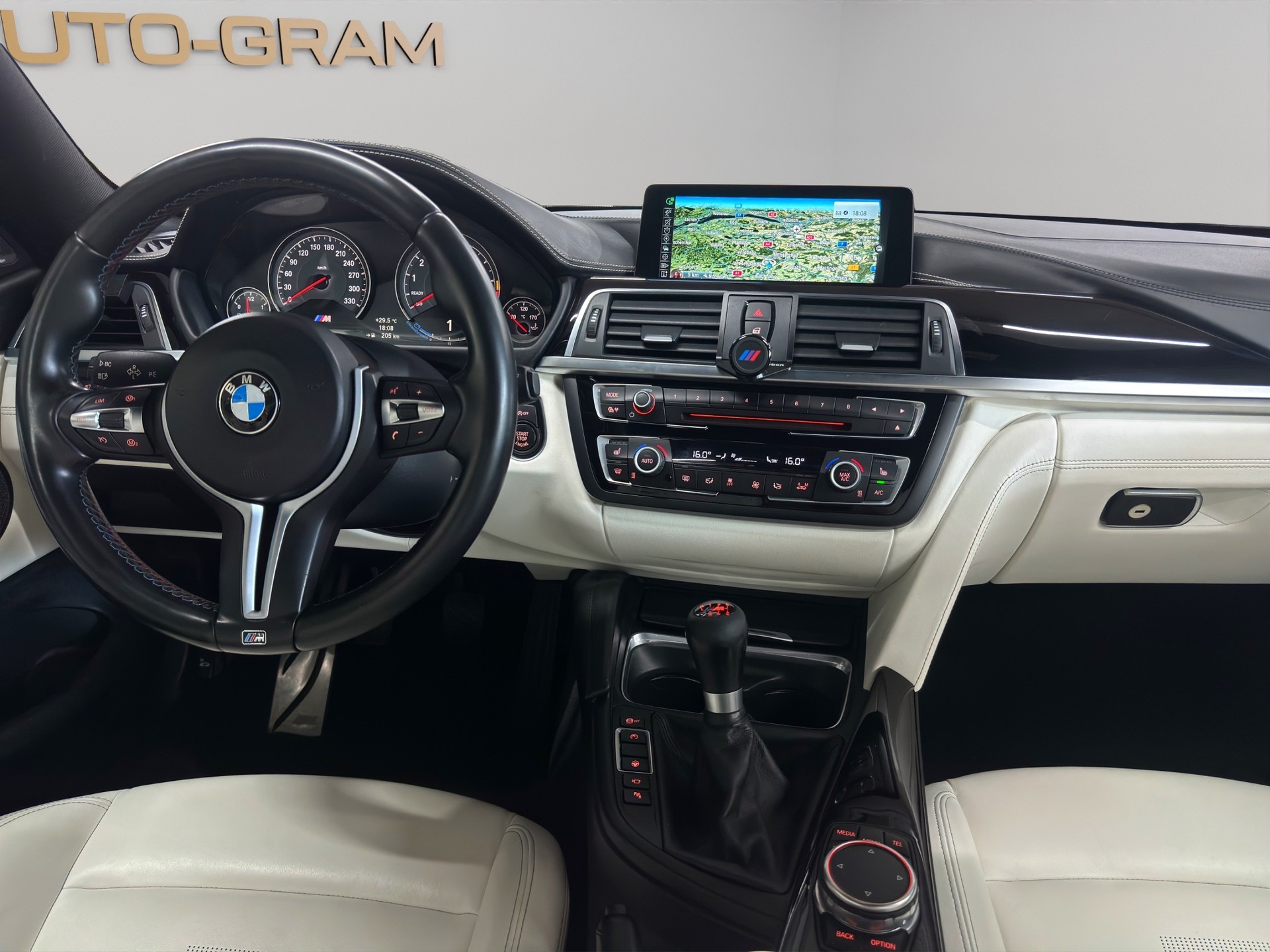 BMW M4 Coupé-image-16