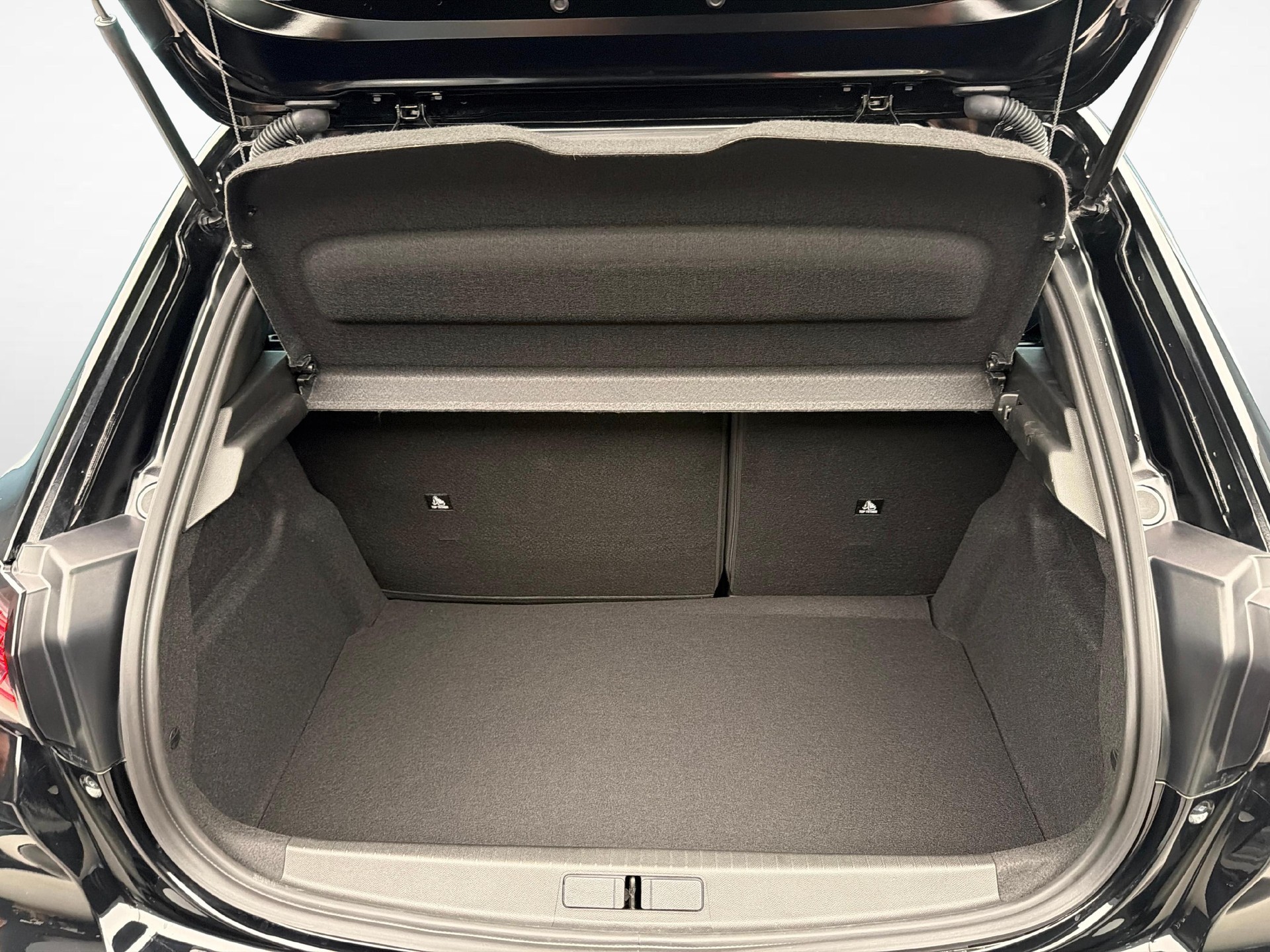 PEUGEOT 208 1.2 Hybrid 145 GT-image-11