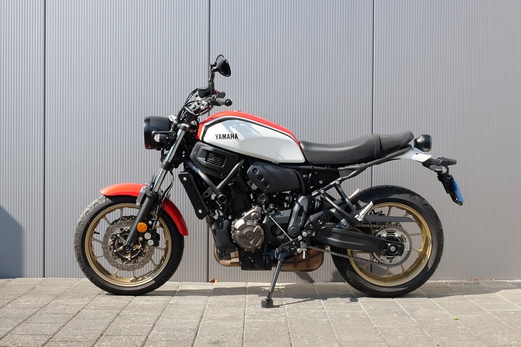 YAMAHA XSR 700-showroom-element-3