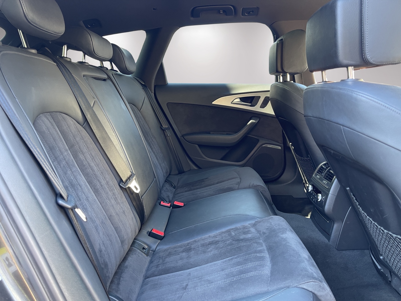 AUDI S6 Avant 4.0 TFSI V8 quattro S-tronic-image-16