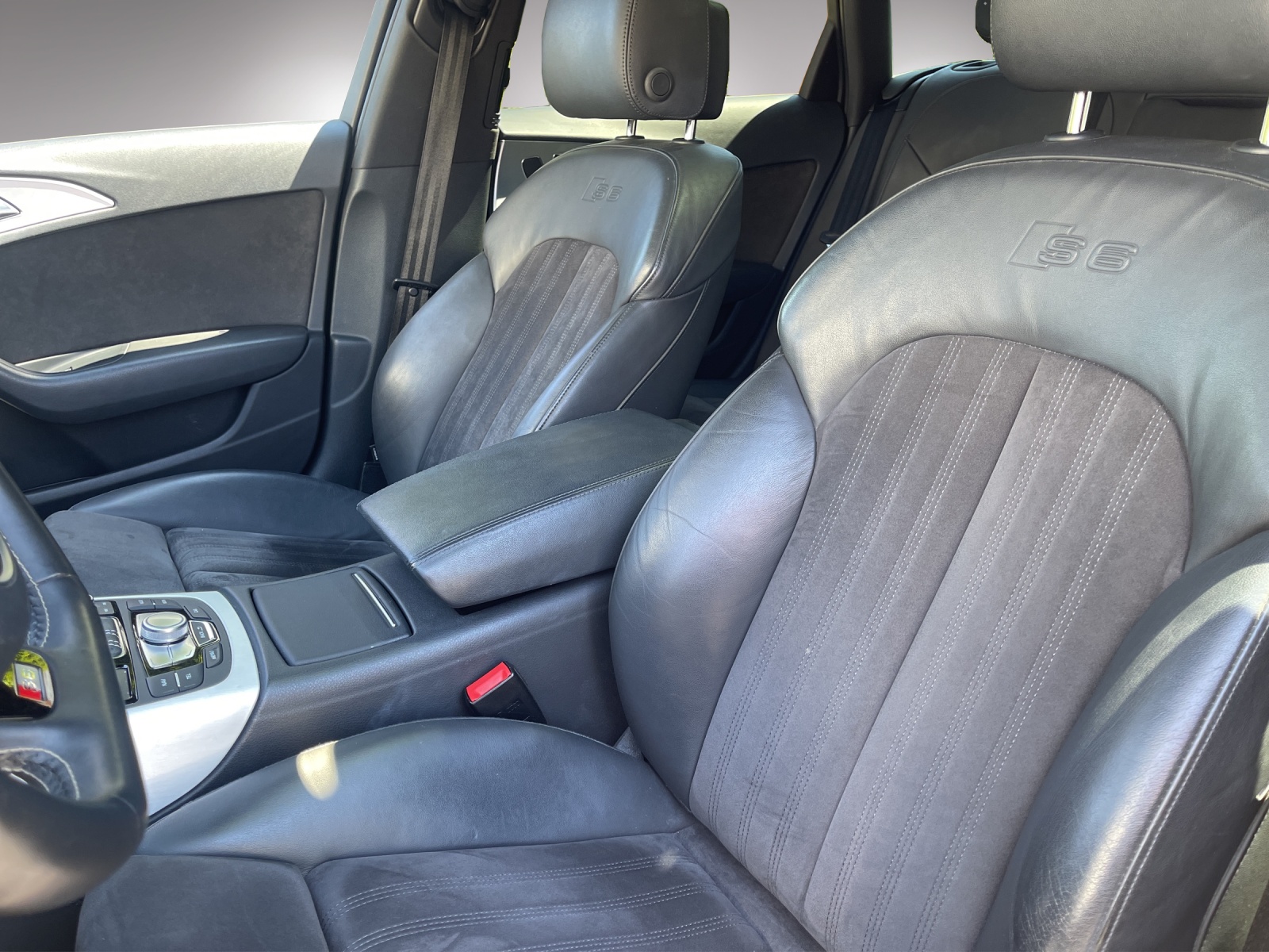 AUDI S6 Avant 4.0 TFSI V8 quattro S-tronic-image-8