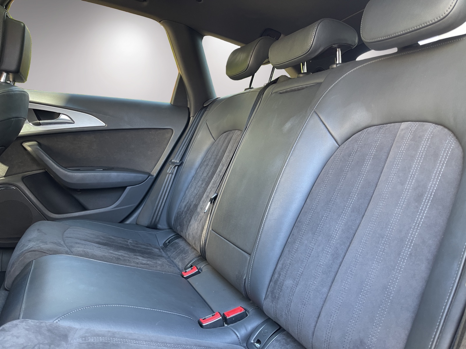 AUDI S6 Avant 4.0 TFSI V8 quattro S-tronic-image-11
