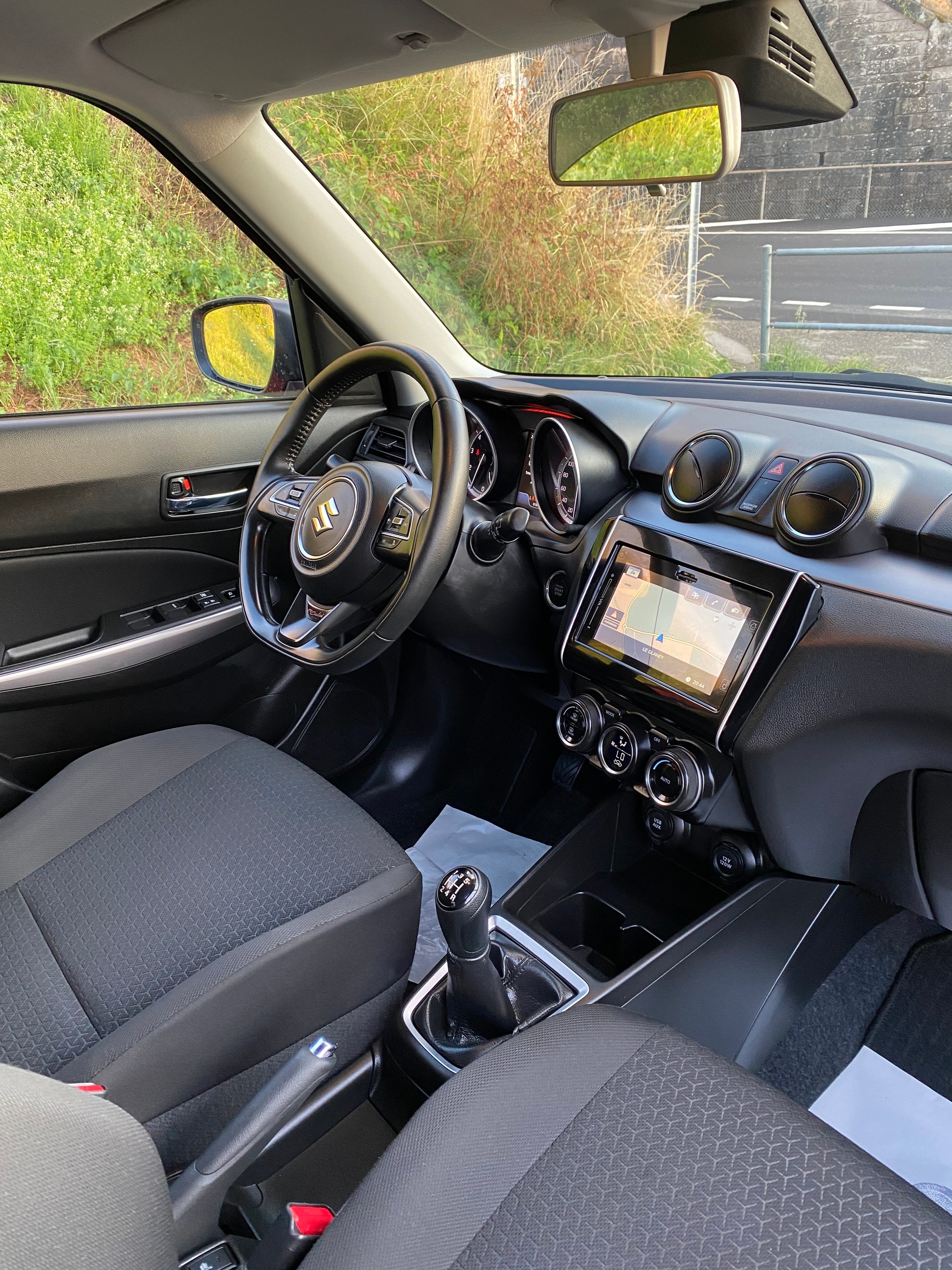 SUZUKI Swift 1.2 Compact Piz Sulei Top 4x4 Hybrid-image-10