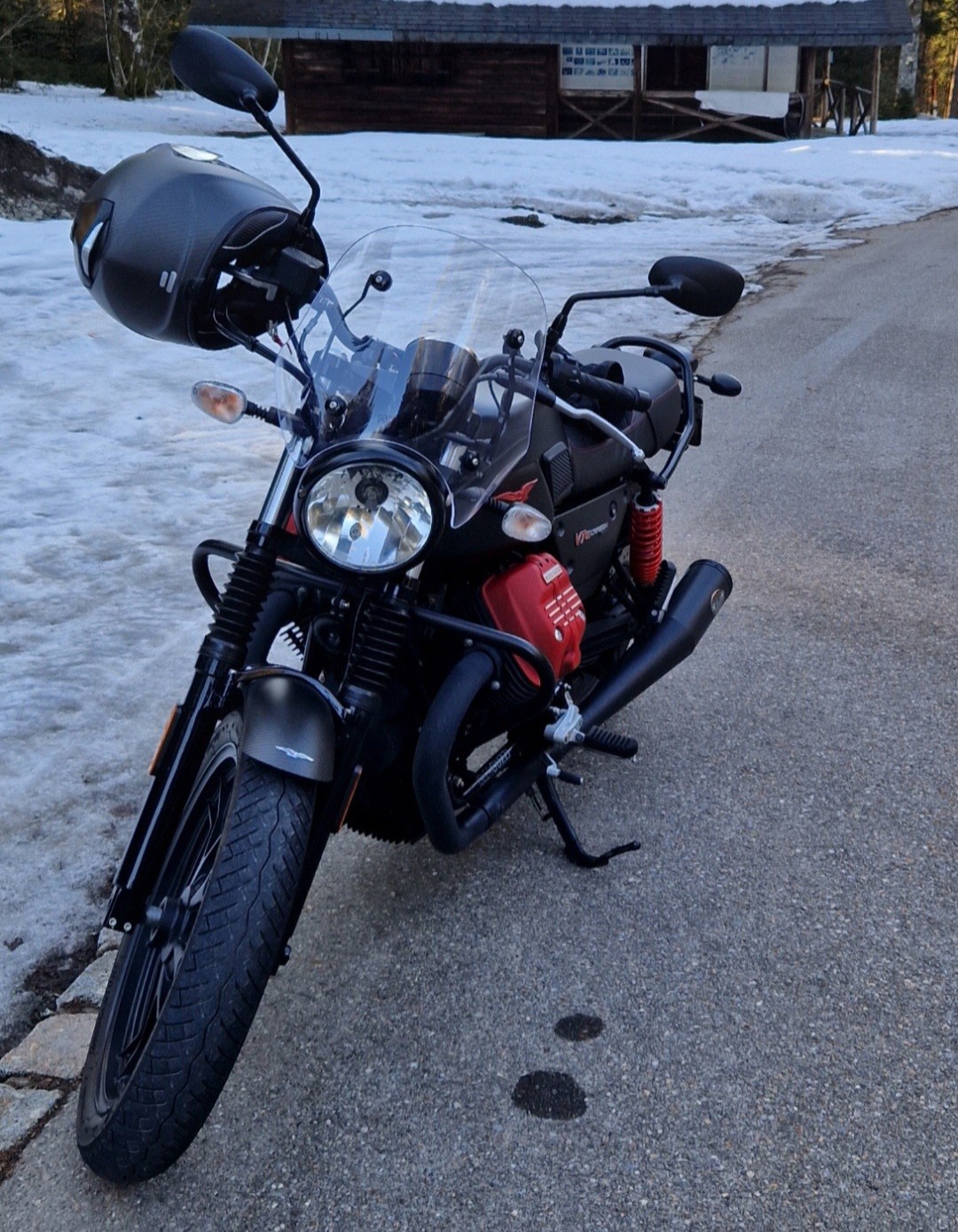 MOTO GUZZI V7 III Carbon Shine 750-image-0