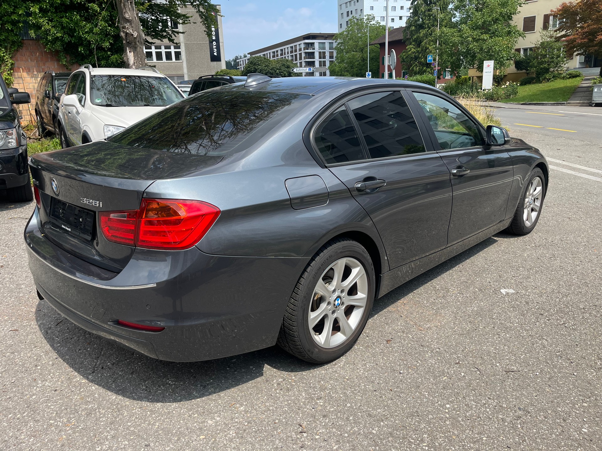 BMW 328i xDrive-image-4