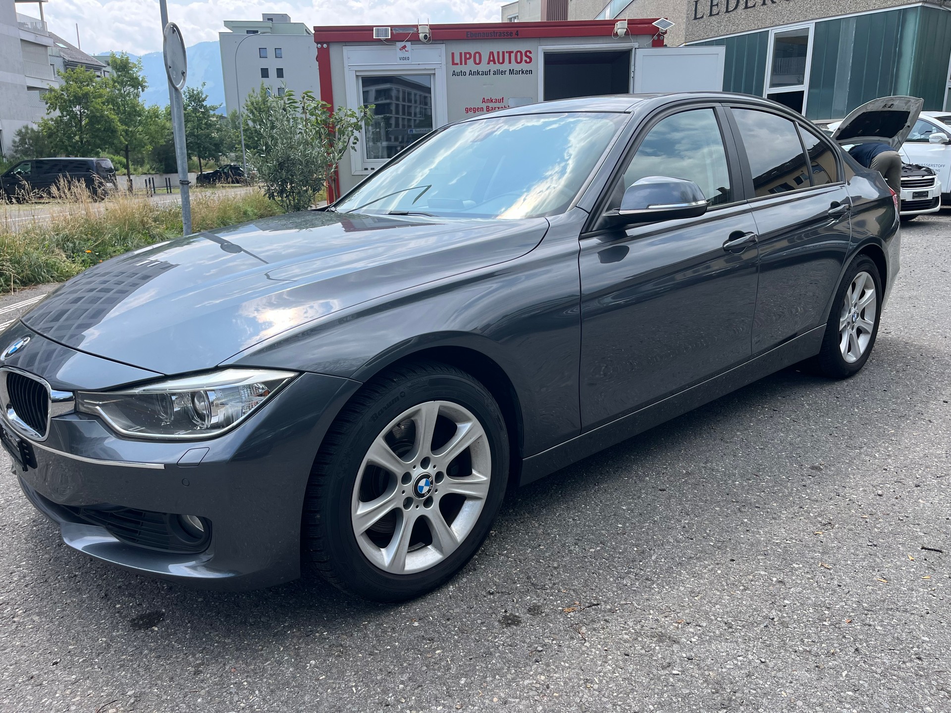 BMW 328i xDrive-image-1