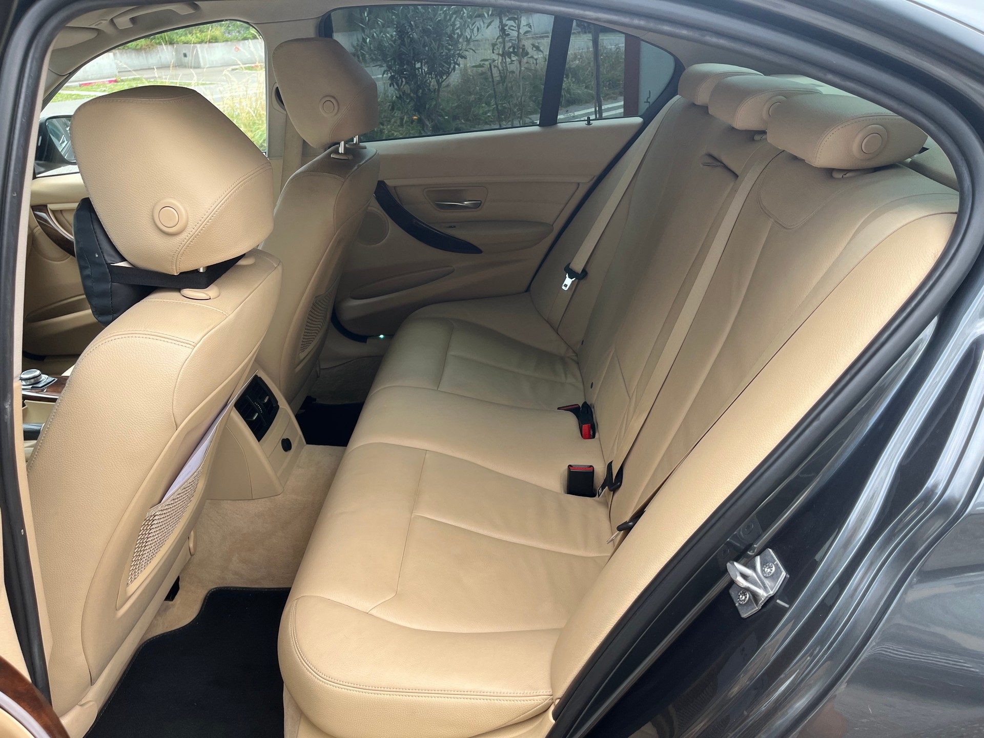 BMW 328i xDrive-image-6