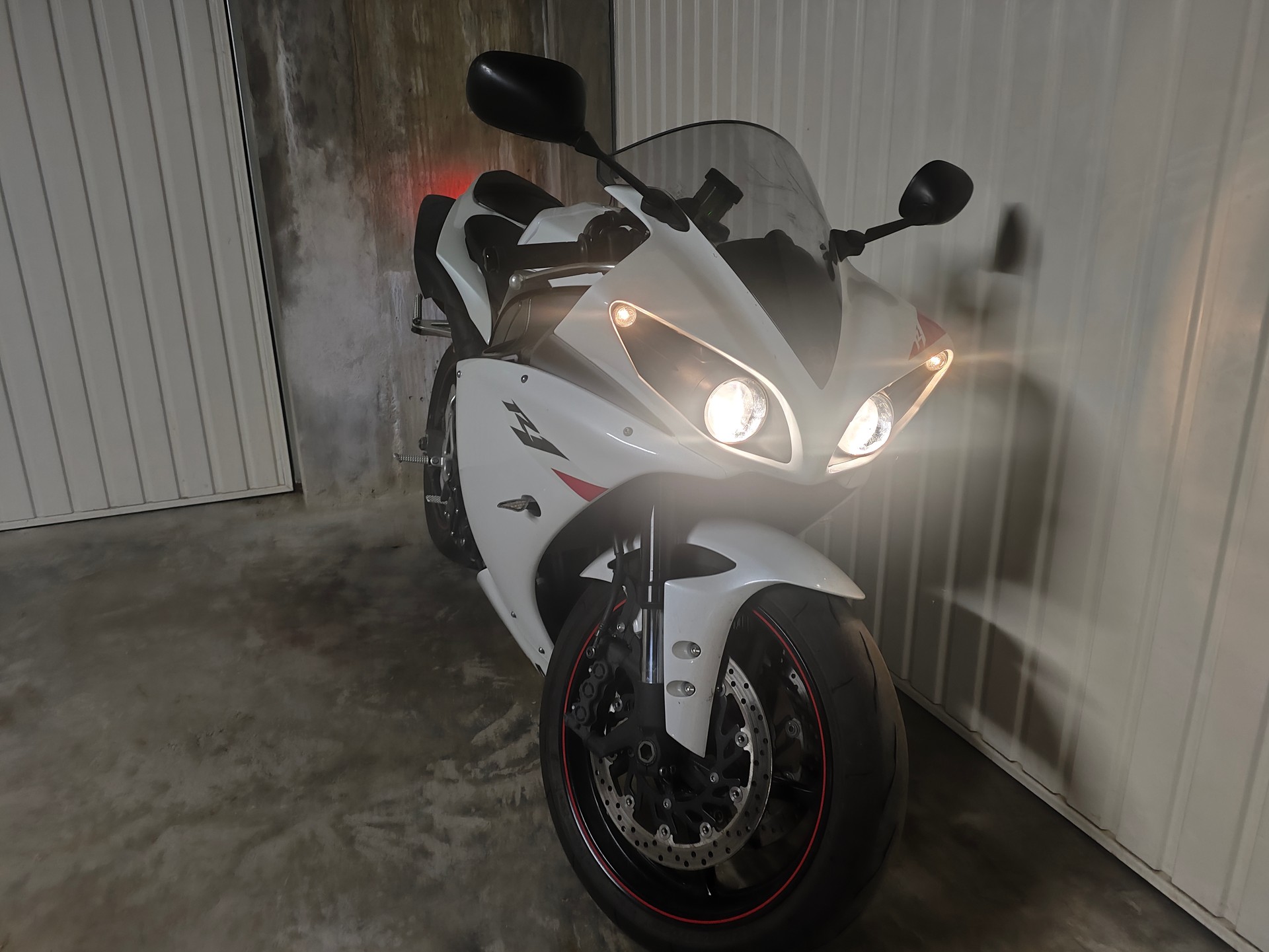 YAMAHA YZF-R1-image-0