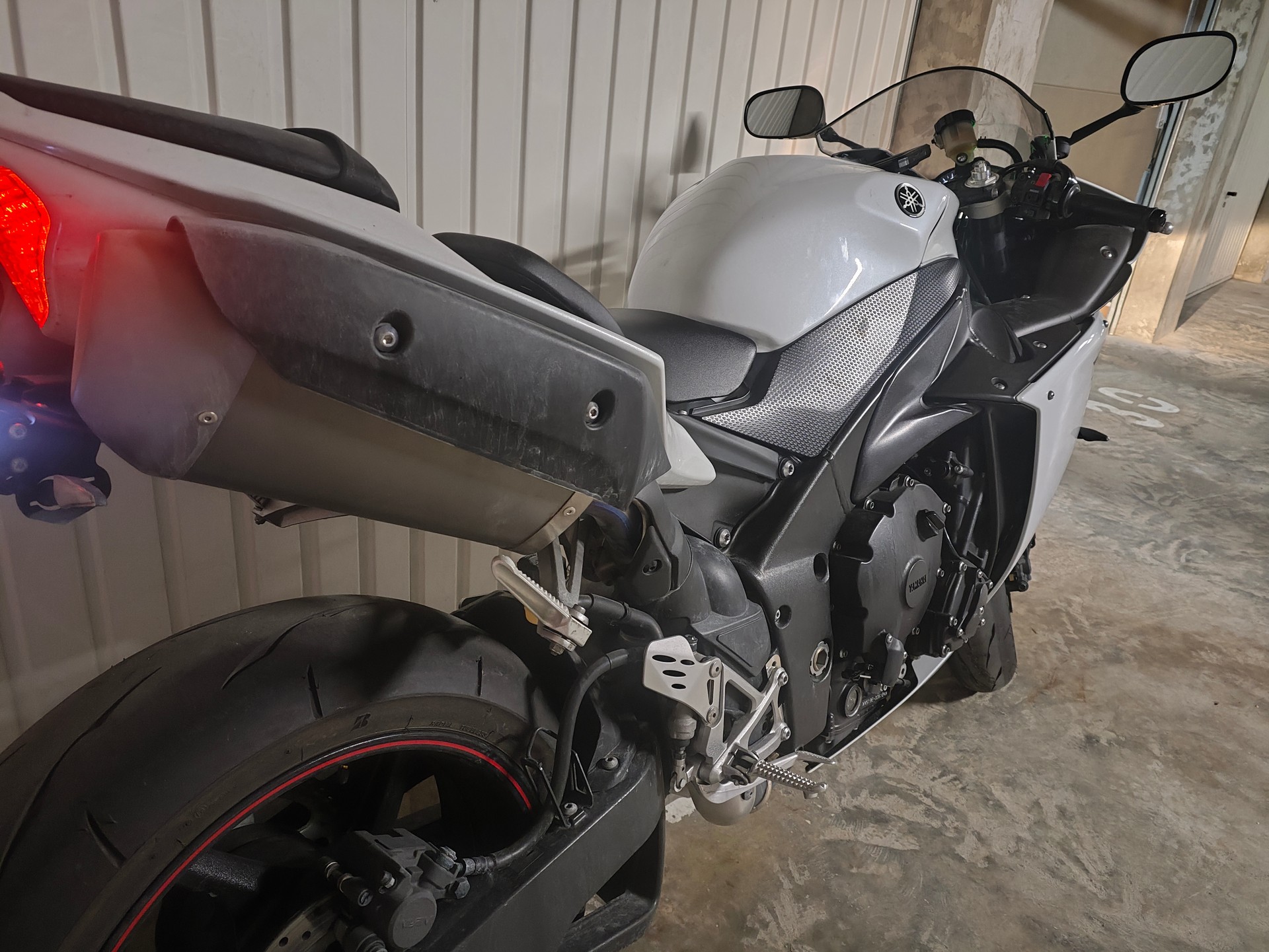 YAMAHA YZF-R1-image-2