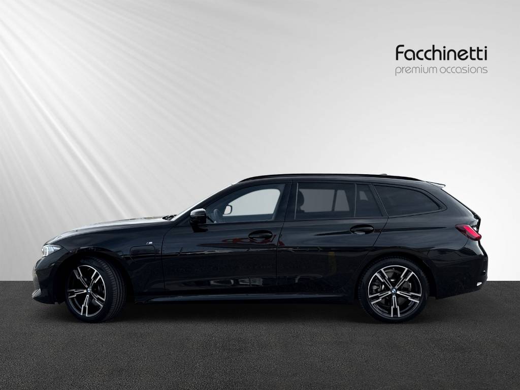 BMW 330e x DriveTouring Steptronic M Sport-showroom-element-2