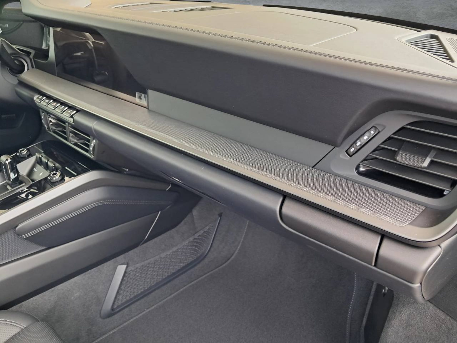 PORSCHE 911 Carrera 4S-image-28