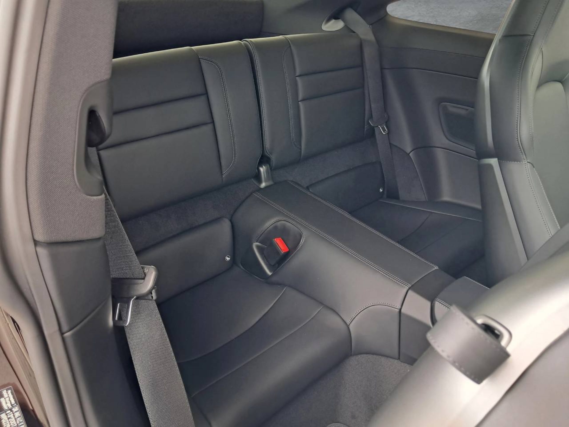 PORSCHE 911 Carrera 4S-image-16