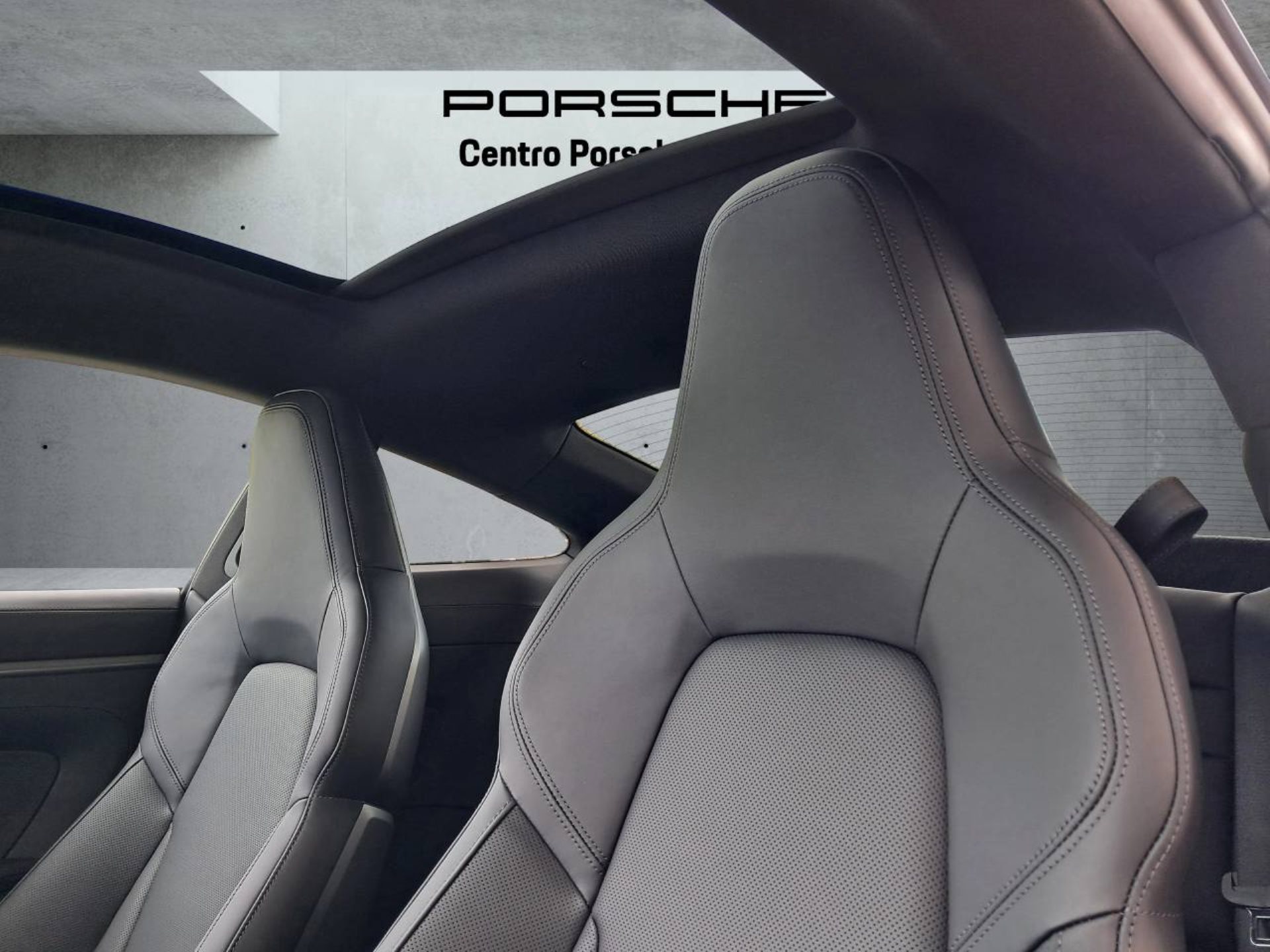PORSCHE 911 Carrera 4S-image-24